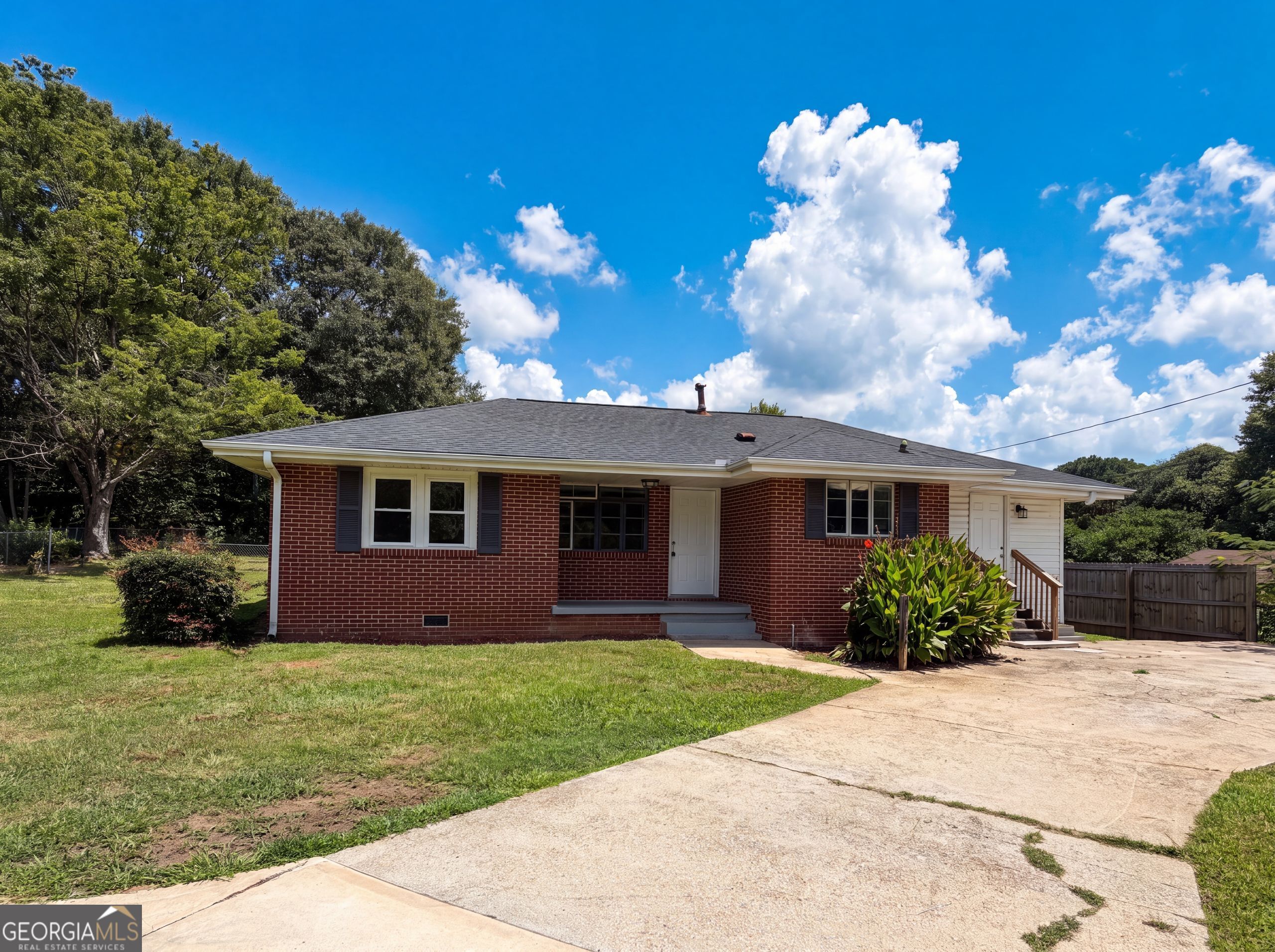 5656 Salem Road Property Photo 1
