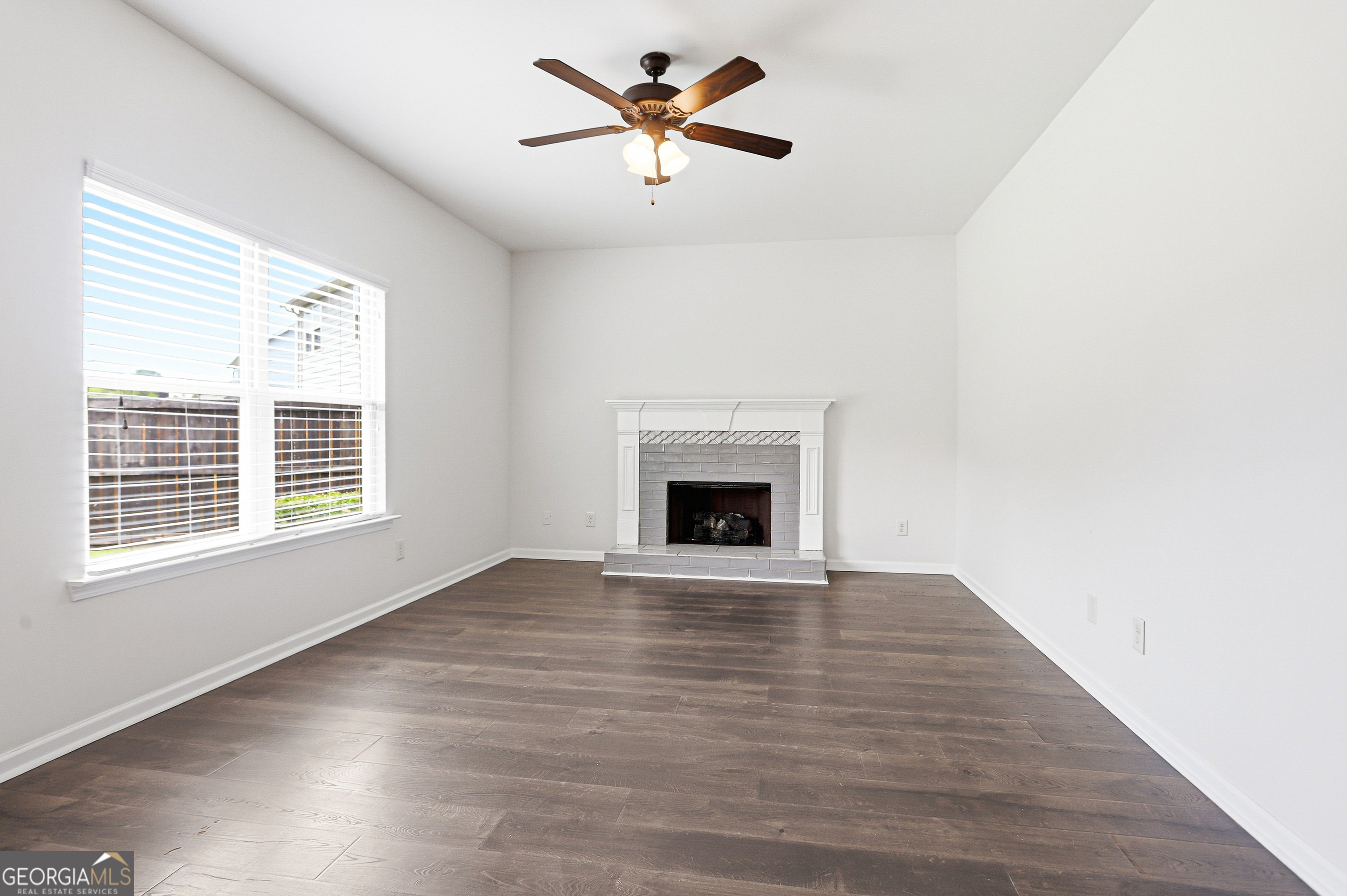 77 Hamil Court Nw Property Photo 3