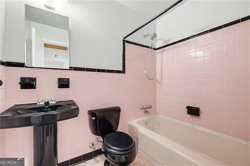 1089 Chatsworth Drive Property Photo 21