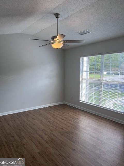 2770 Parkway Cove Property Photo 4