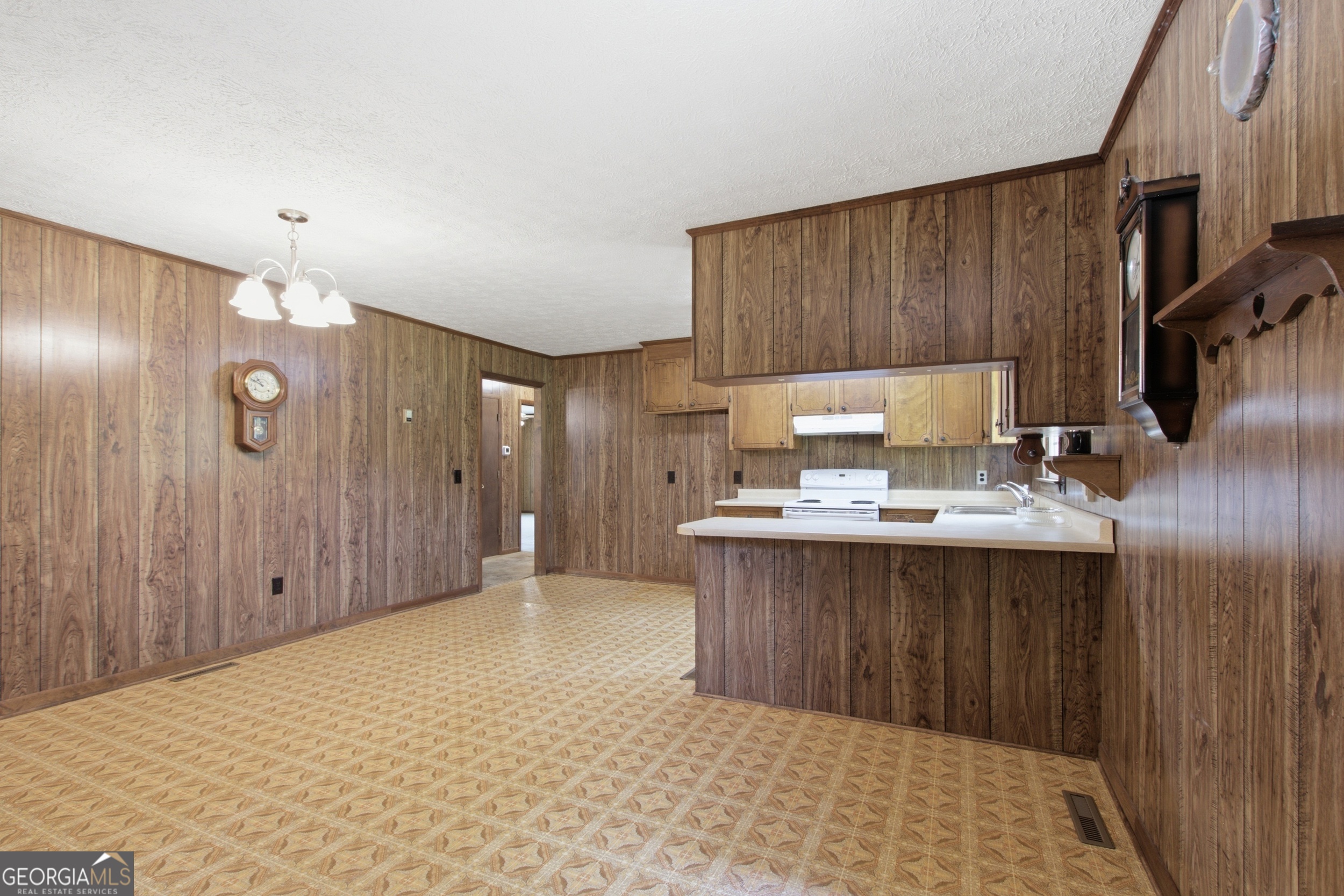 3863 Highway 105 Property Photo 5