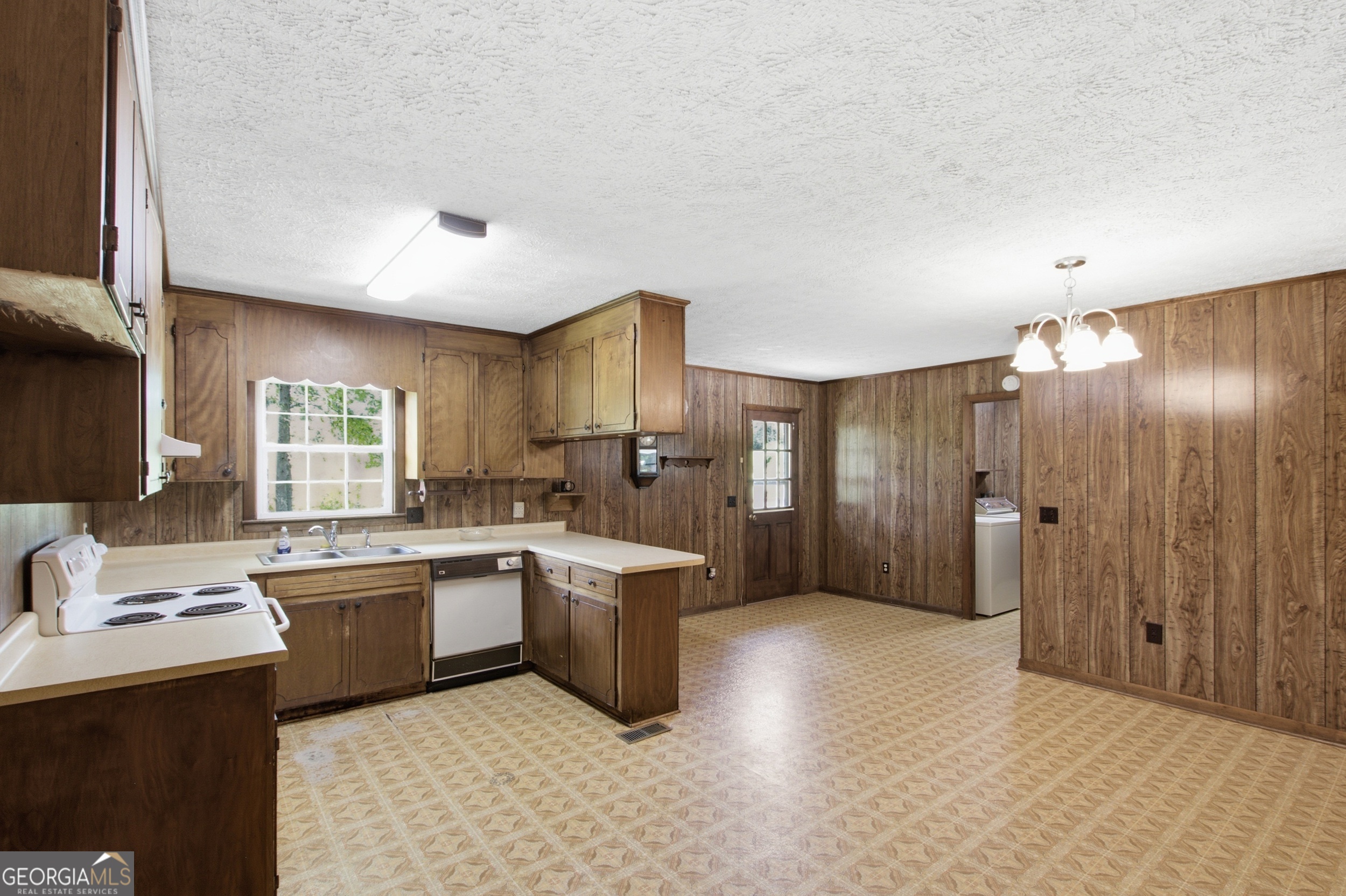 3863 Highway 105 Property Photo 6