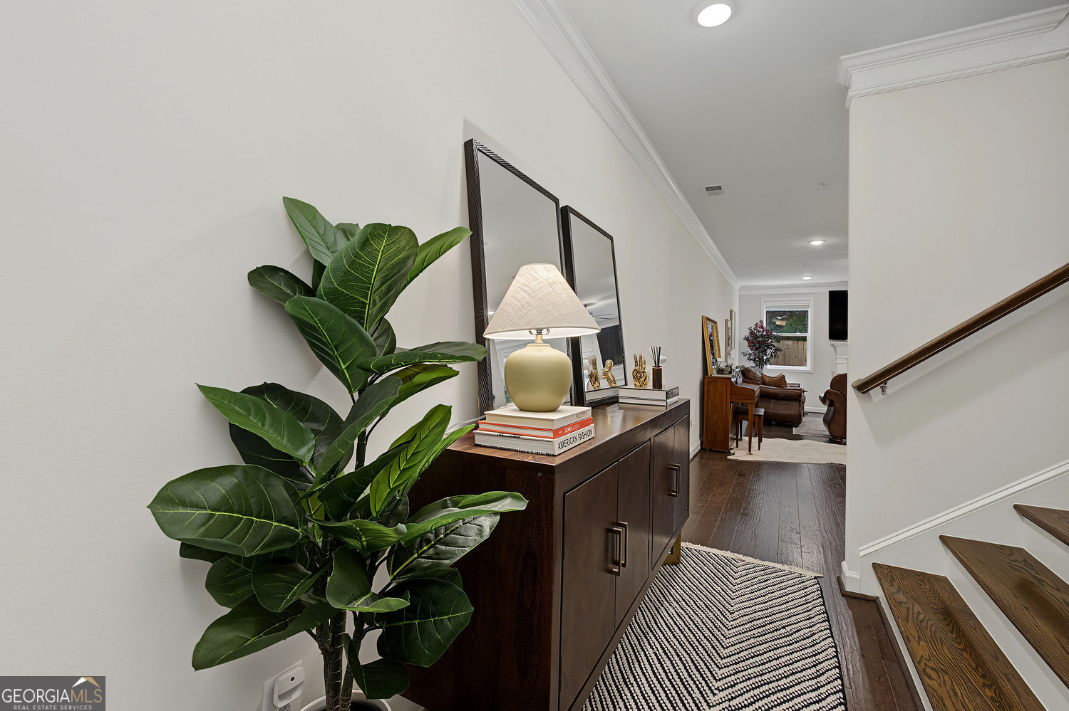 1004 Rohner Way Property Photo 4