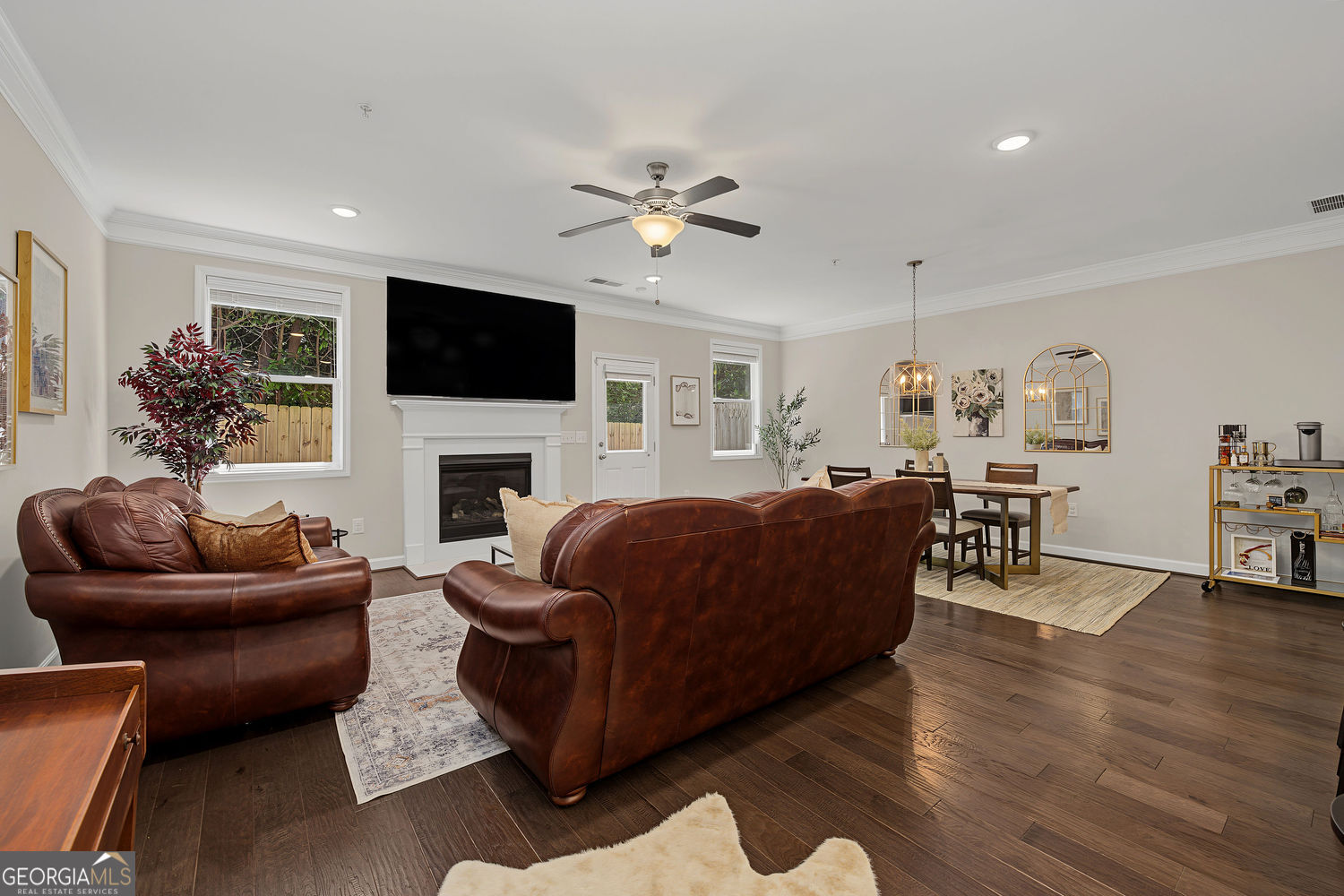 1004 Rohner Way Property Photo 6
