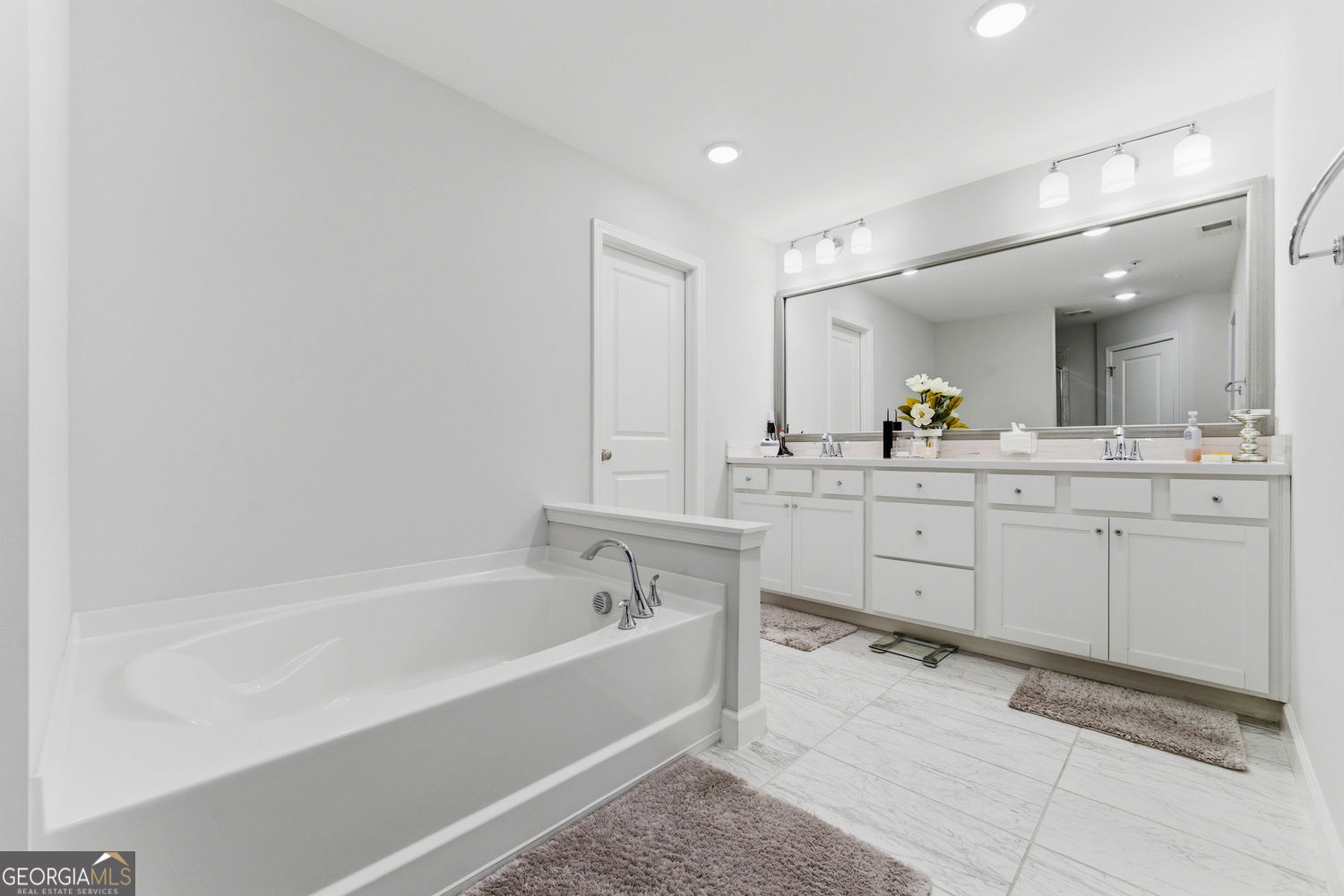 1004 Rohner Way Property Photo 15