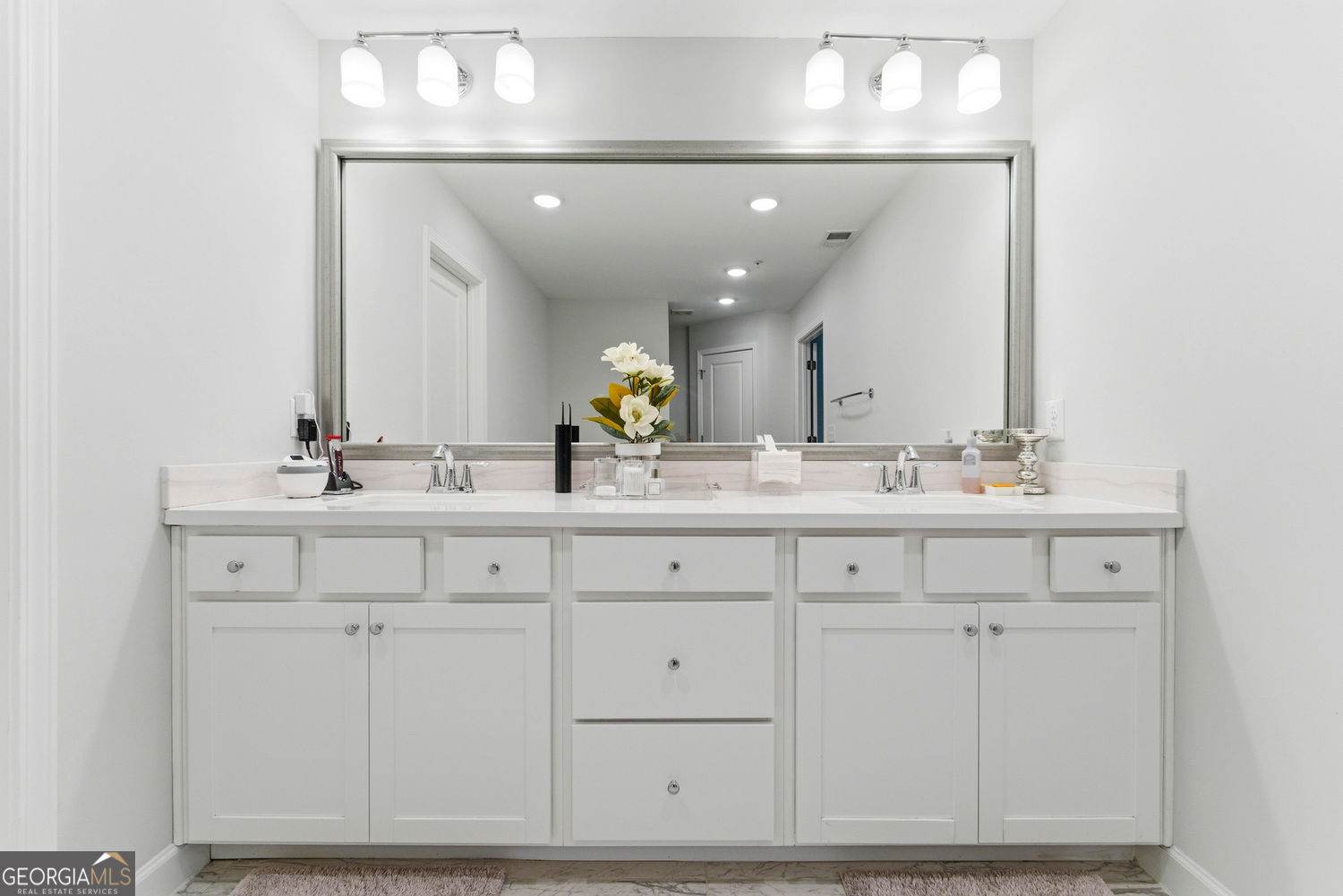 1004 Rohner Way Property Photo 17