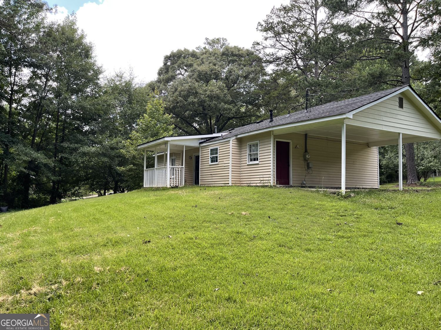 200 Glover Circle Property Photo 3