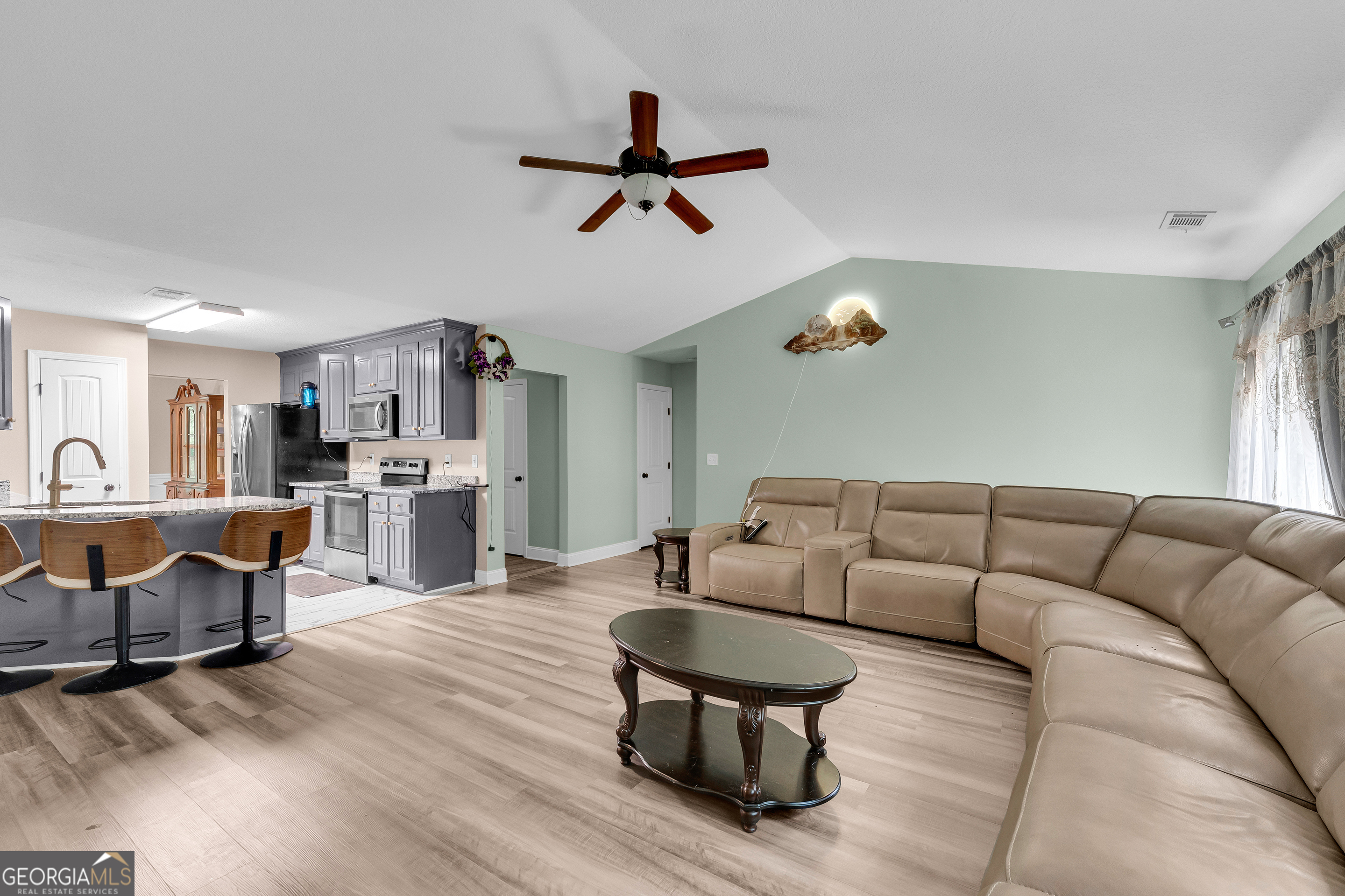 160 Morgan Way Property Photo 14
