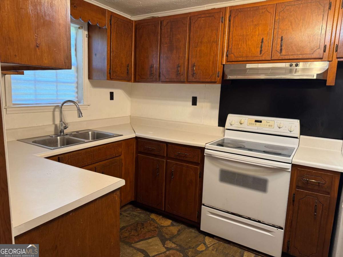 313 Carter Street Property Photo 5