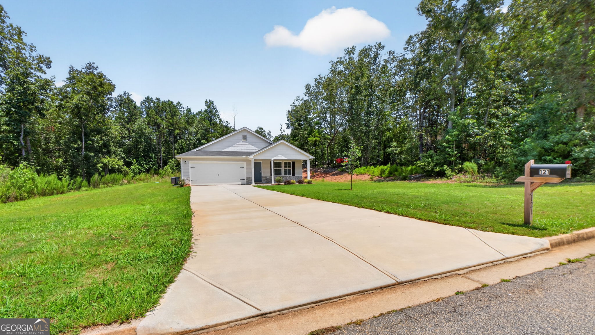 121 Red Oak Drive Property Photo 6