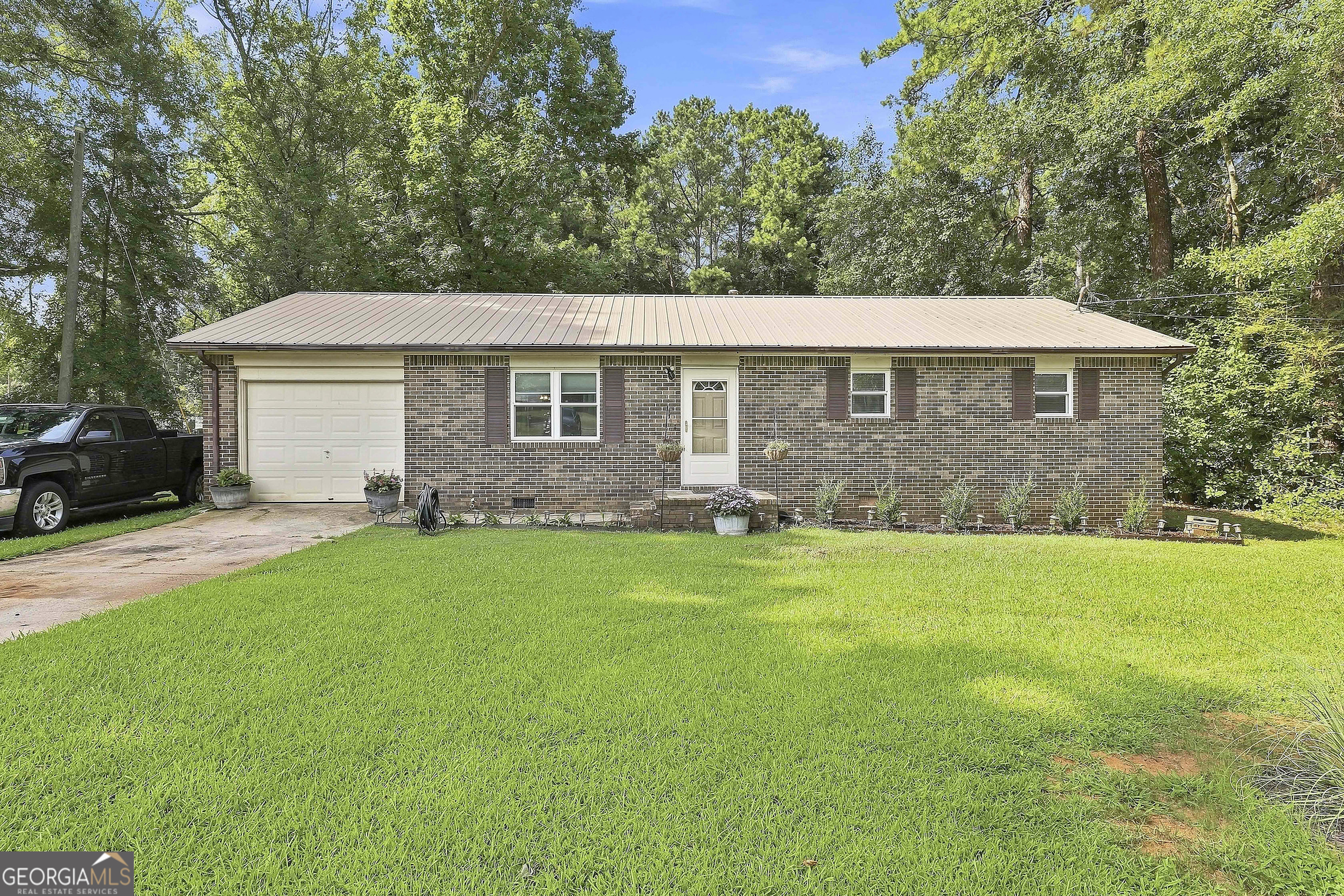 168 Glover Circle Property Photo 1