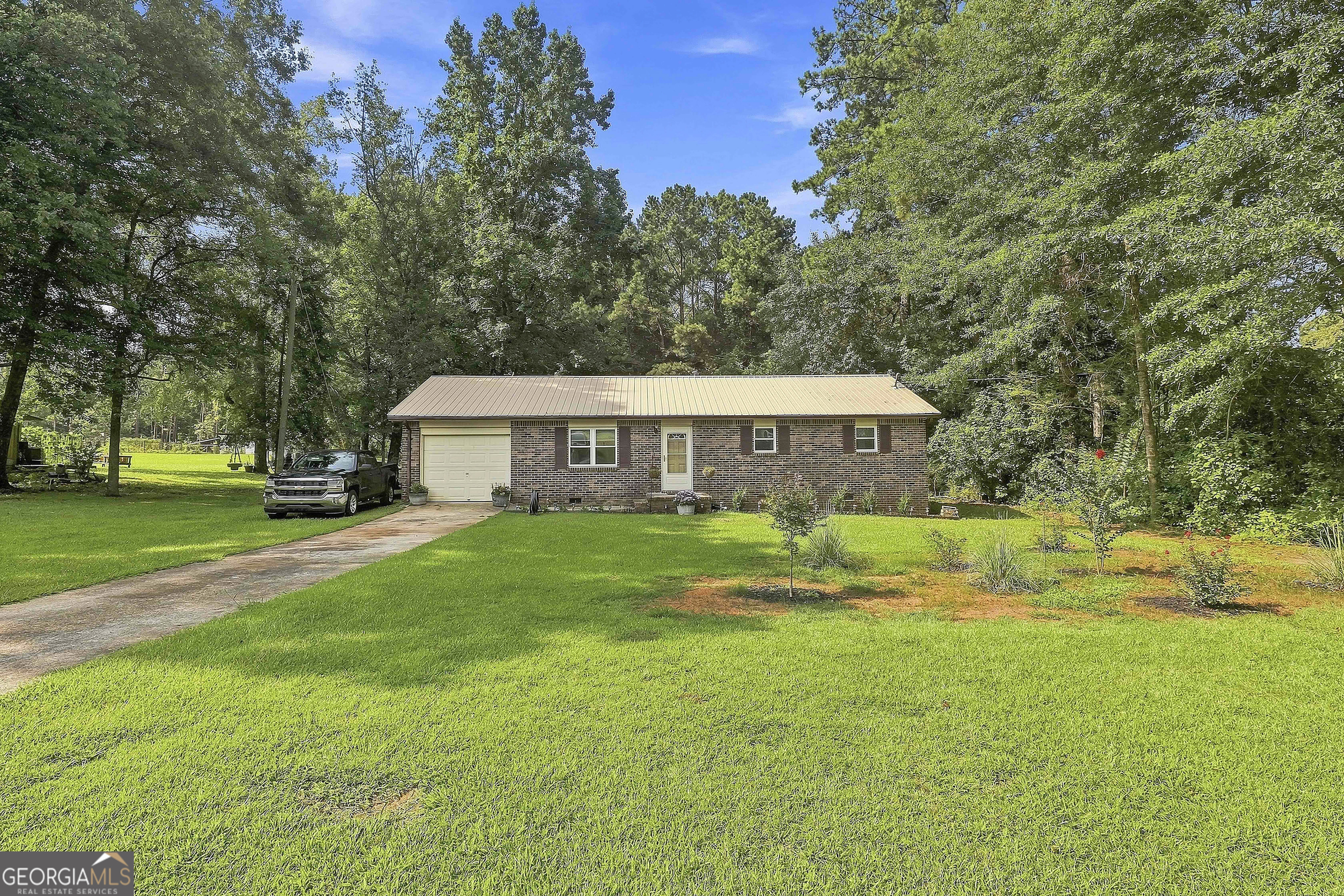 168 Glover Circle Property Photo 2