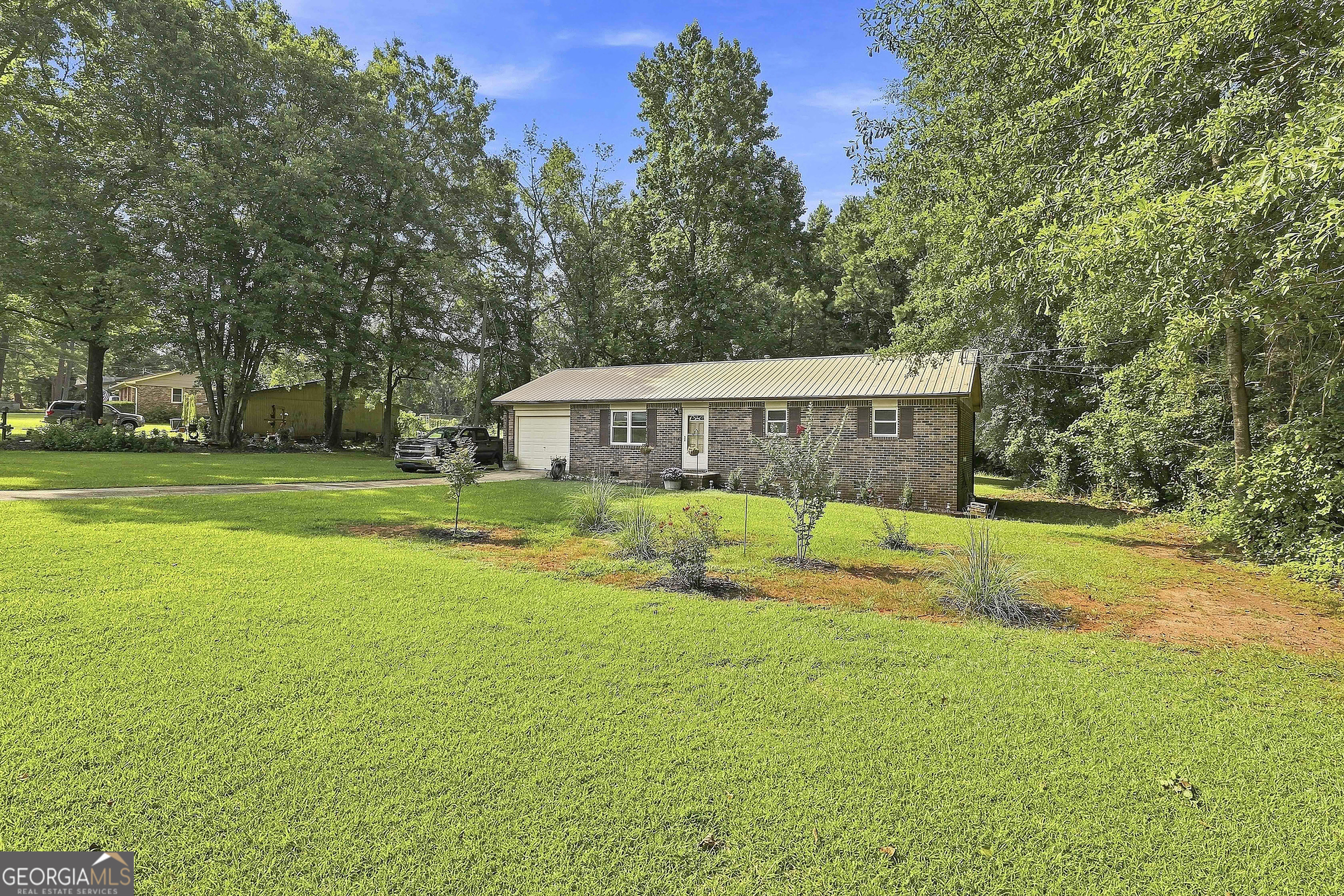 168 Glover Circle Property Photo 3