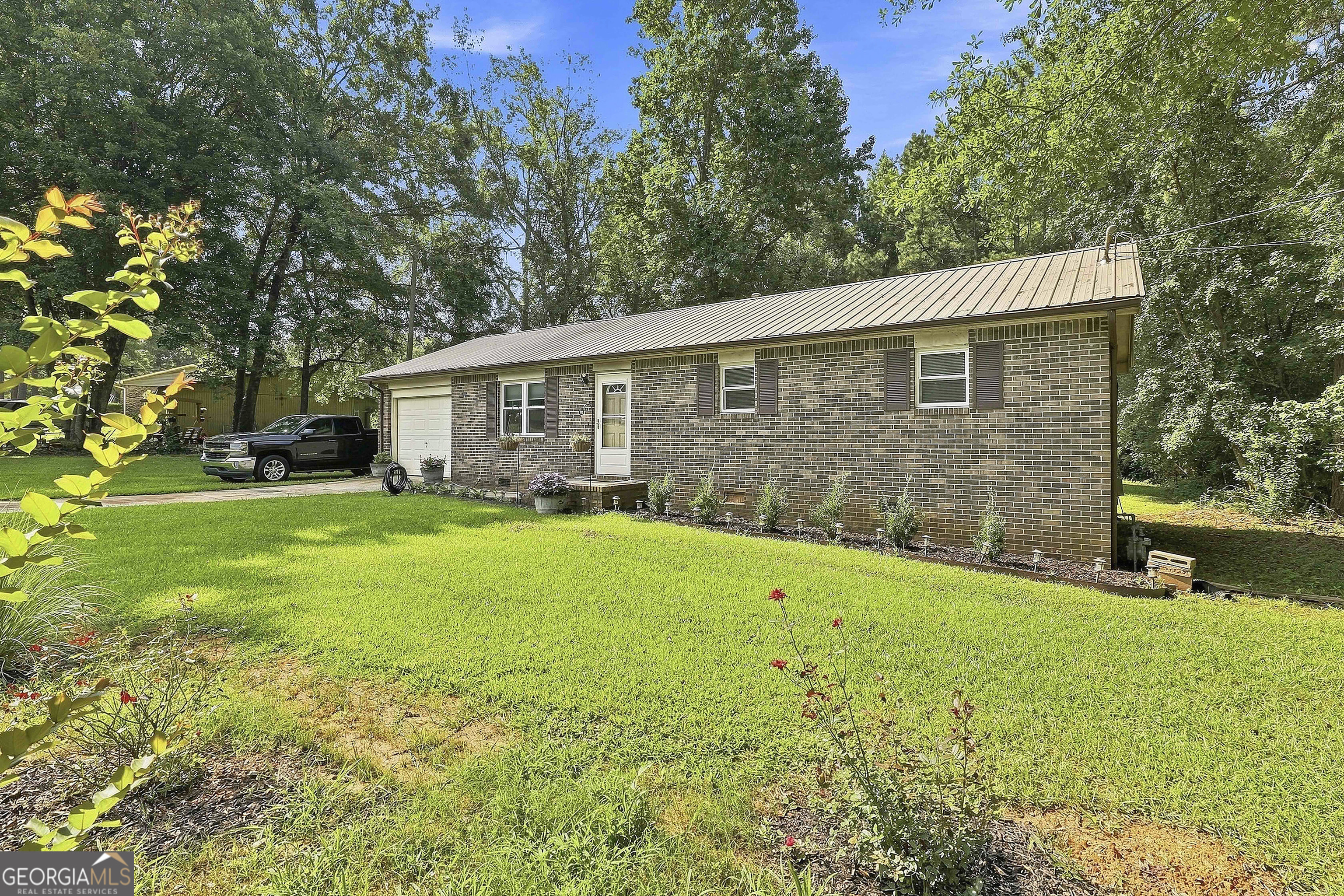 168 Glover Circle Property Photo 4