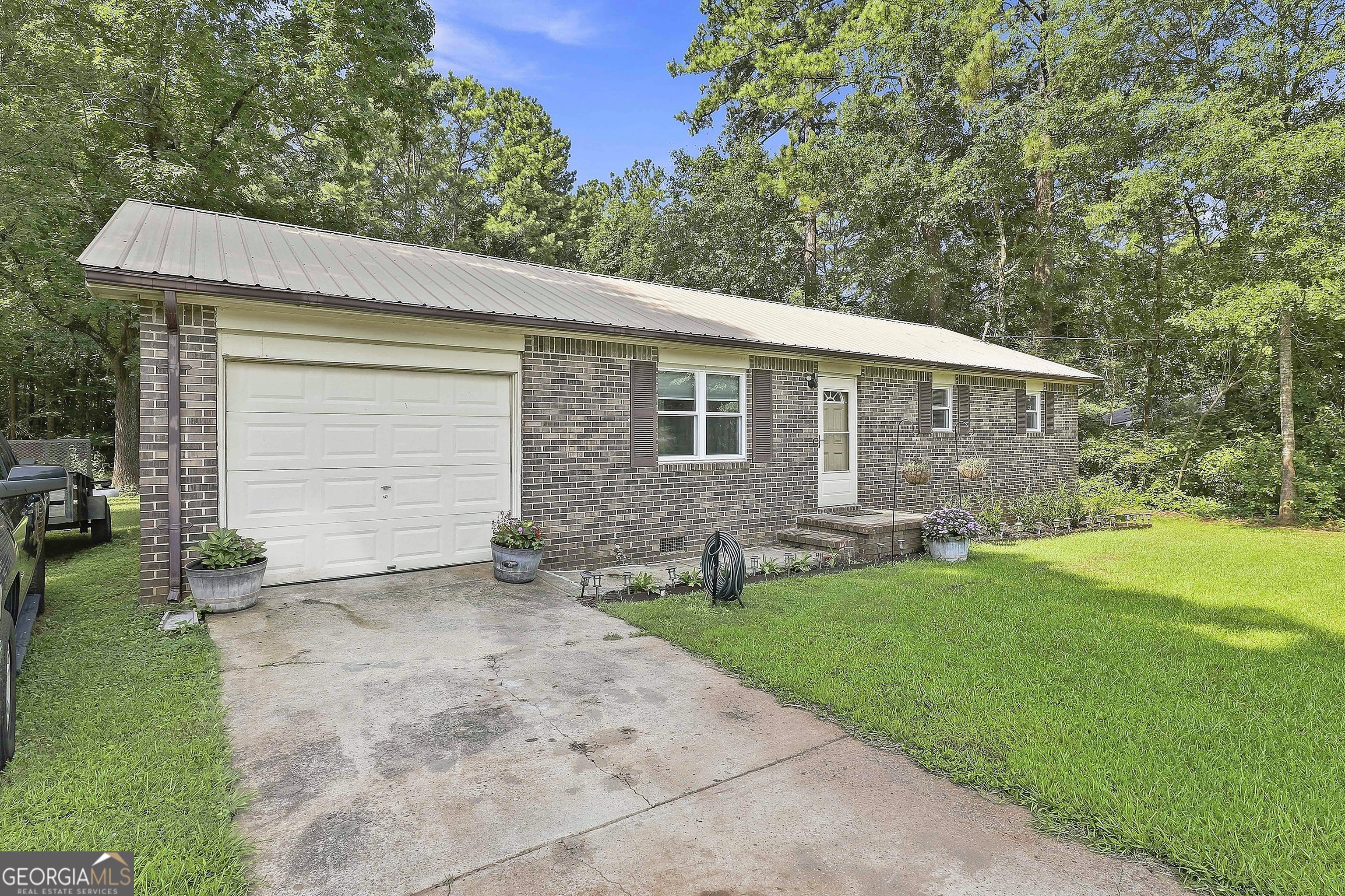 168 Glover Circle Property Photo 5