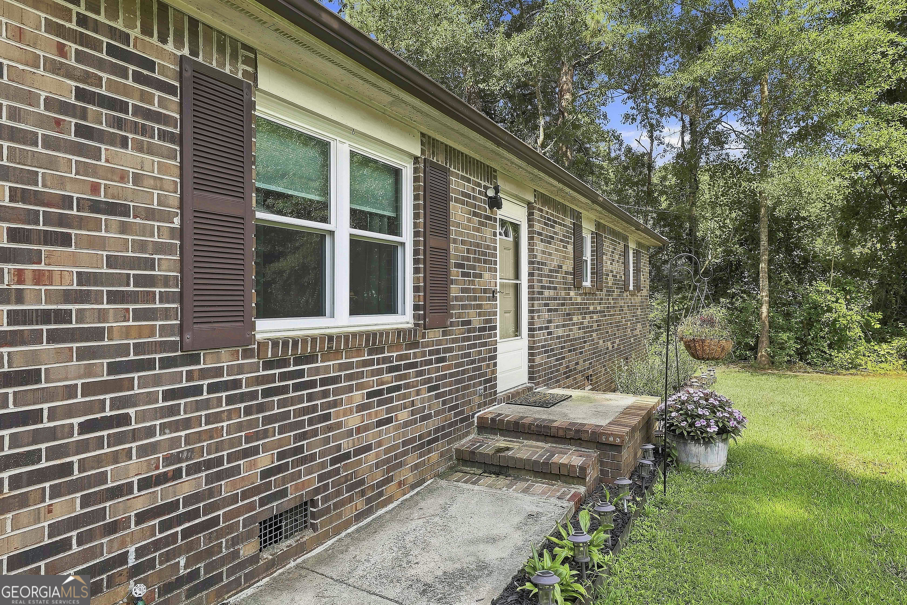 168 Glover Circle Property Photo 6
