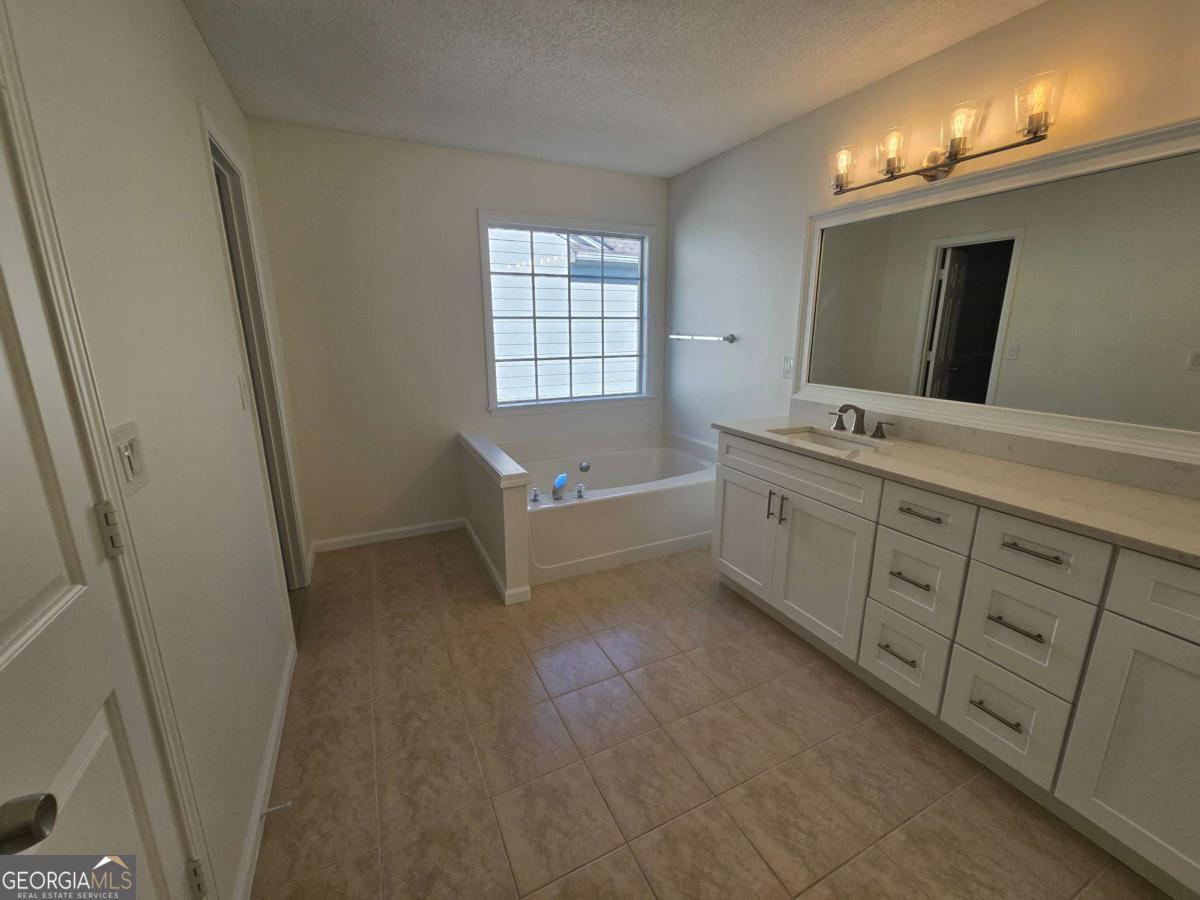 3075 Keyingham Way Property Photo 11