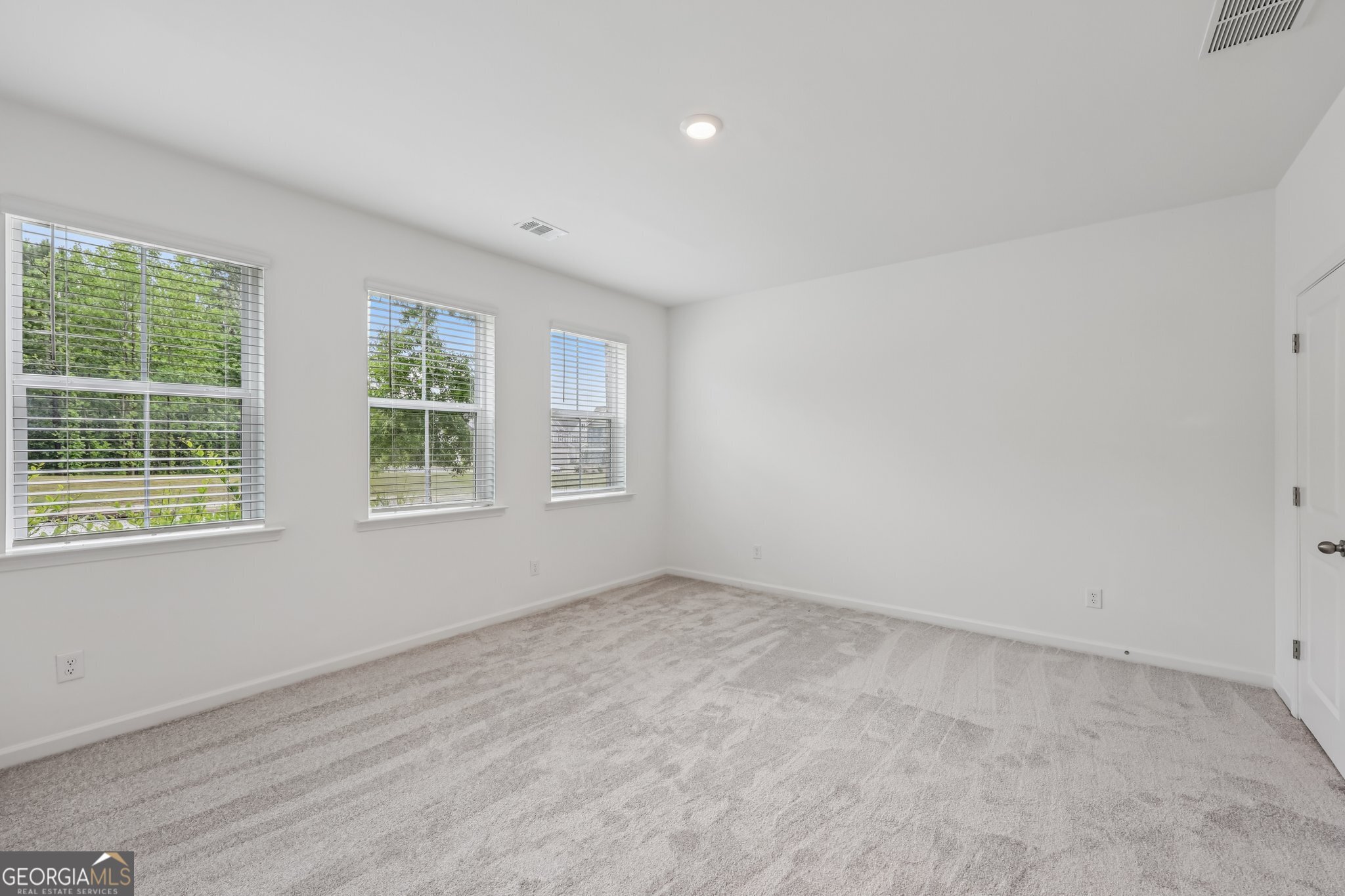 377 Danville Avenue Property Photo 4