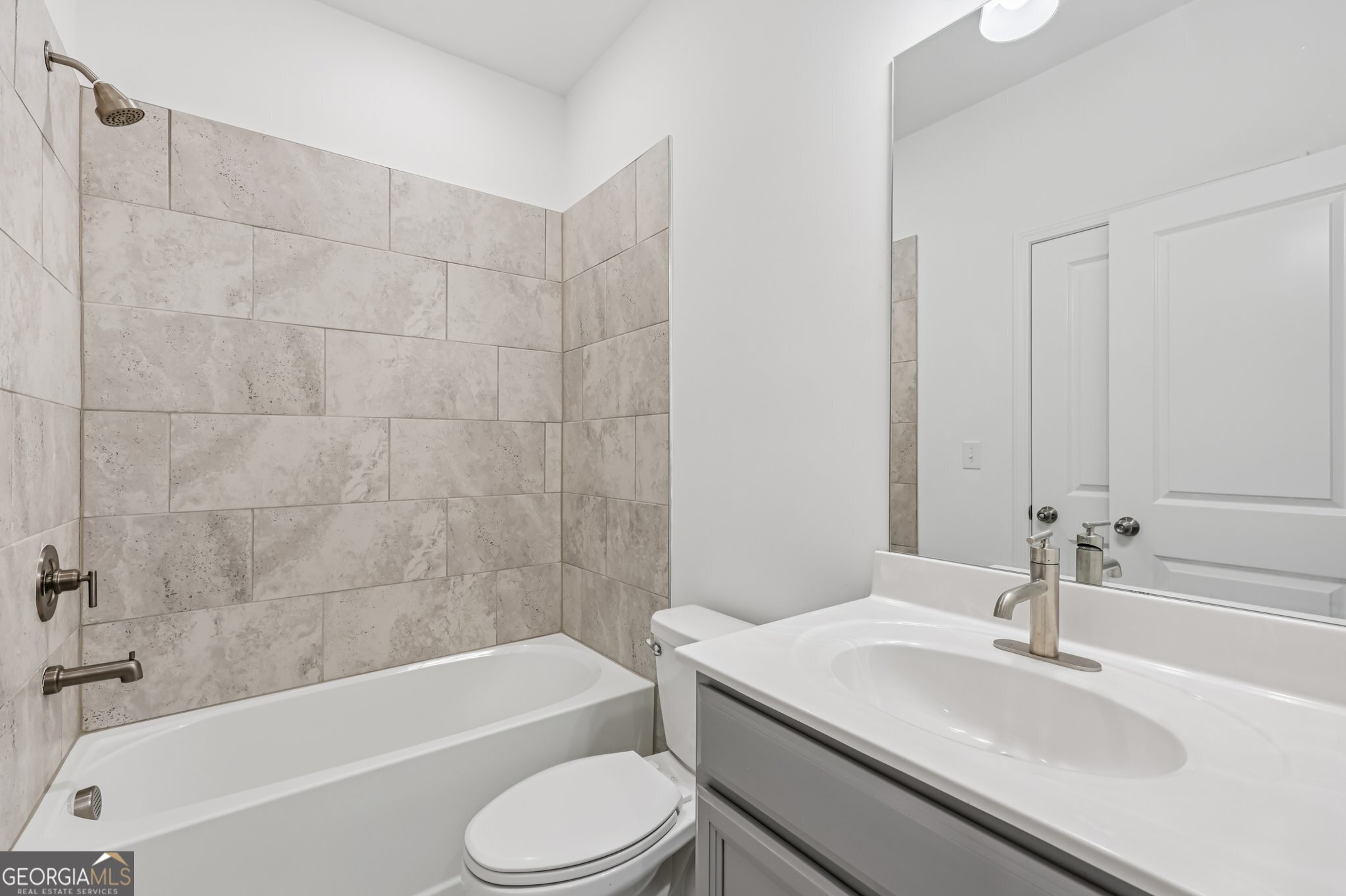 377 Danville Avenue Property Photo 6