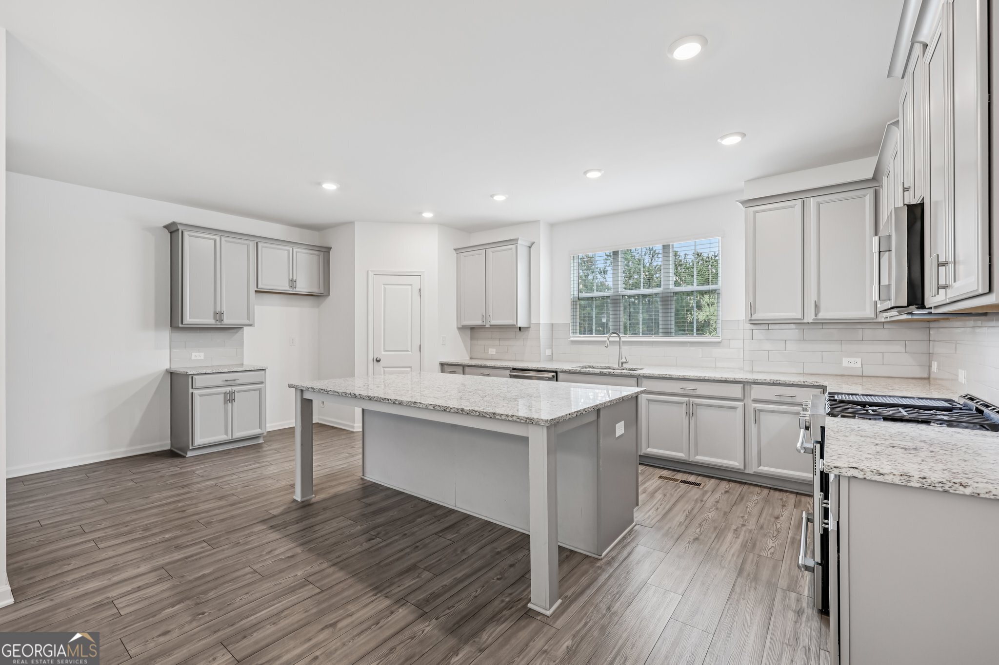 377 Danville Avenue Property Photo 14