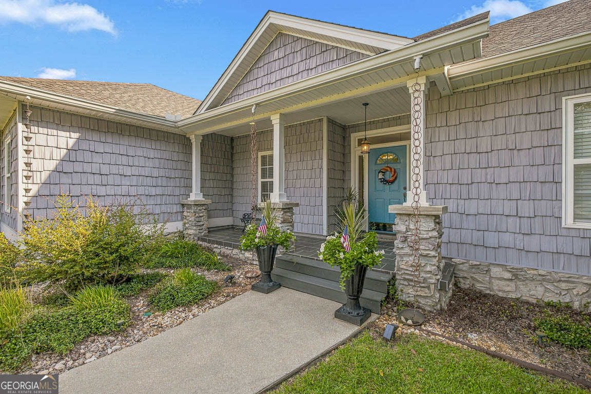 138 Drakes Landing Property Photo 4