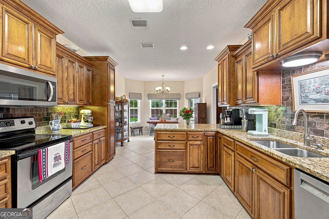 138 Drakes Landing Property Photo 9