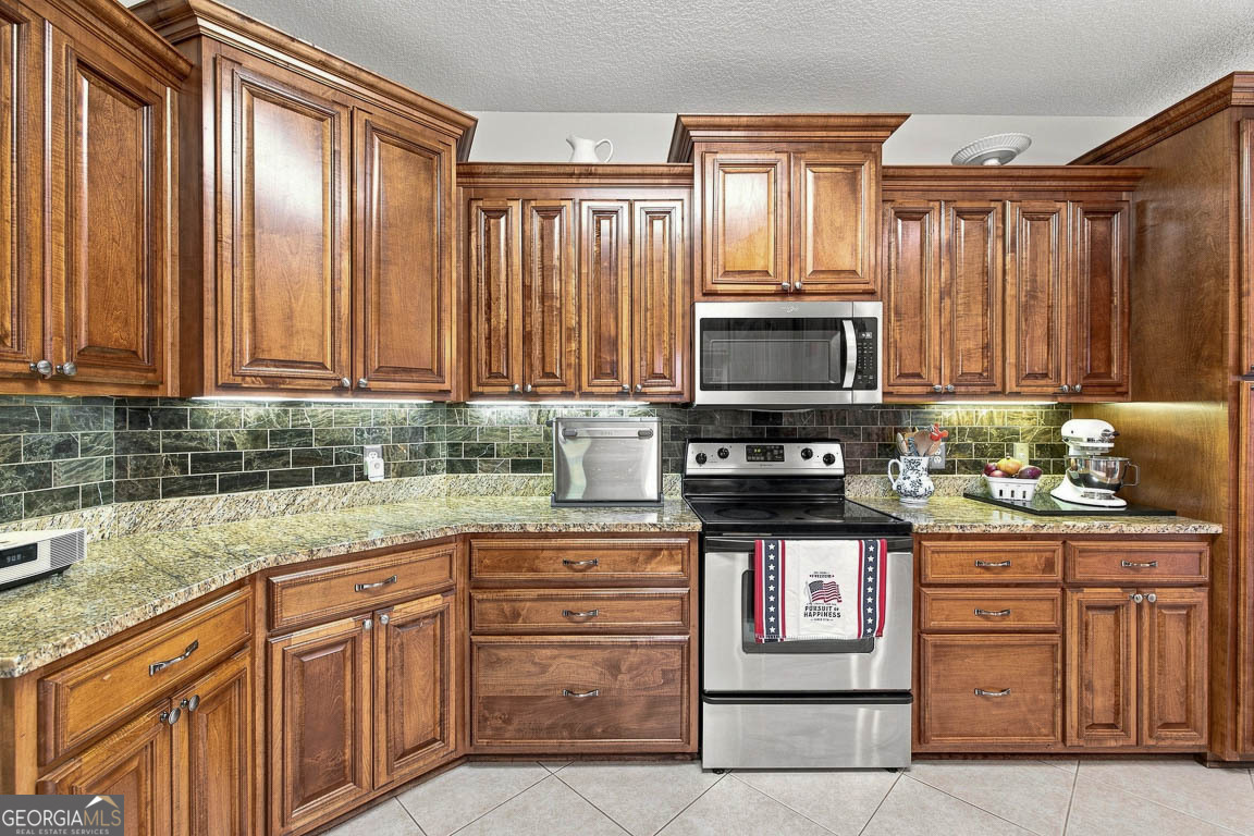 138 Drakes Landing Property Photo 11