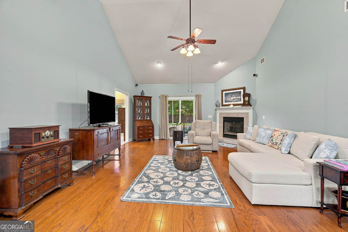 138 Drakes Landing Property Photo 14
