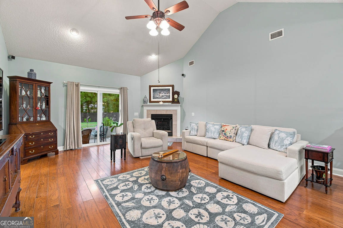 138 Drakes Landing Property Photo 15