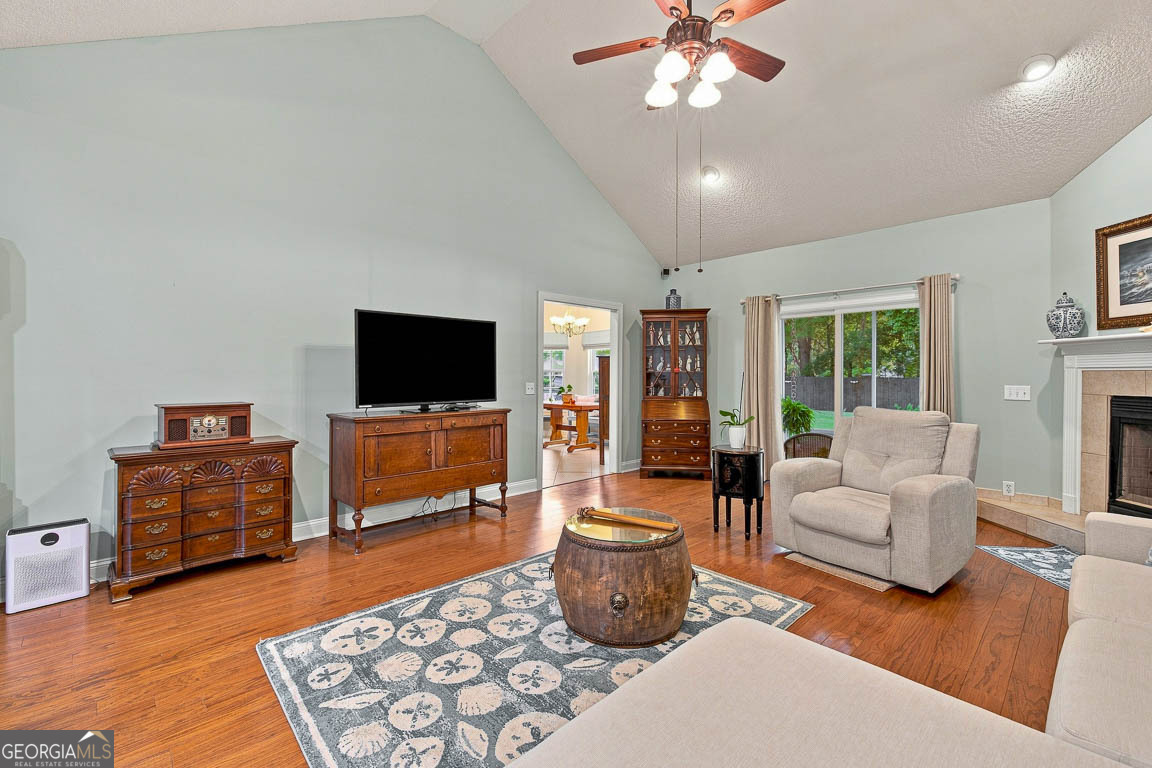 138 Drakes Landing Property Photo 16