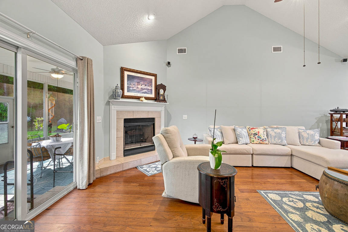 138 Drakes Landing Property Photo 17