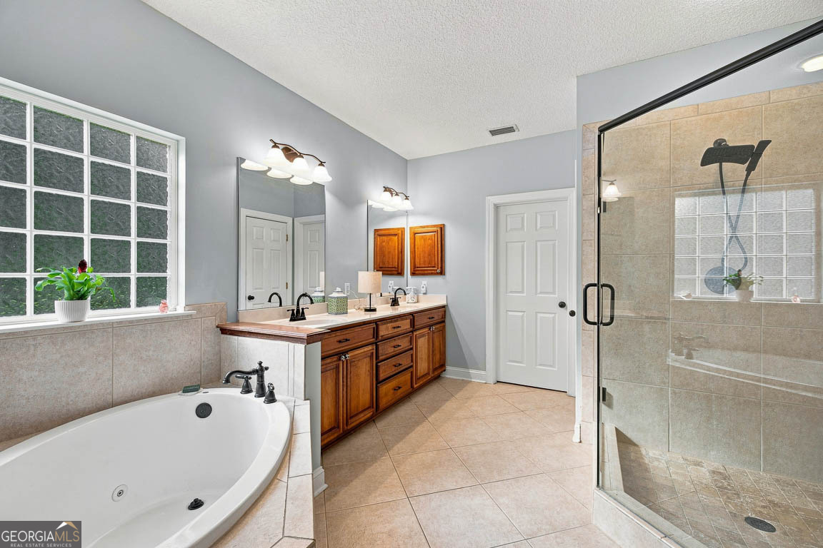 138 Drakes Landing Property Photo 23