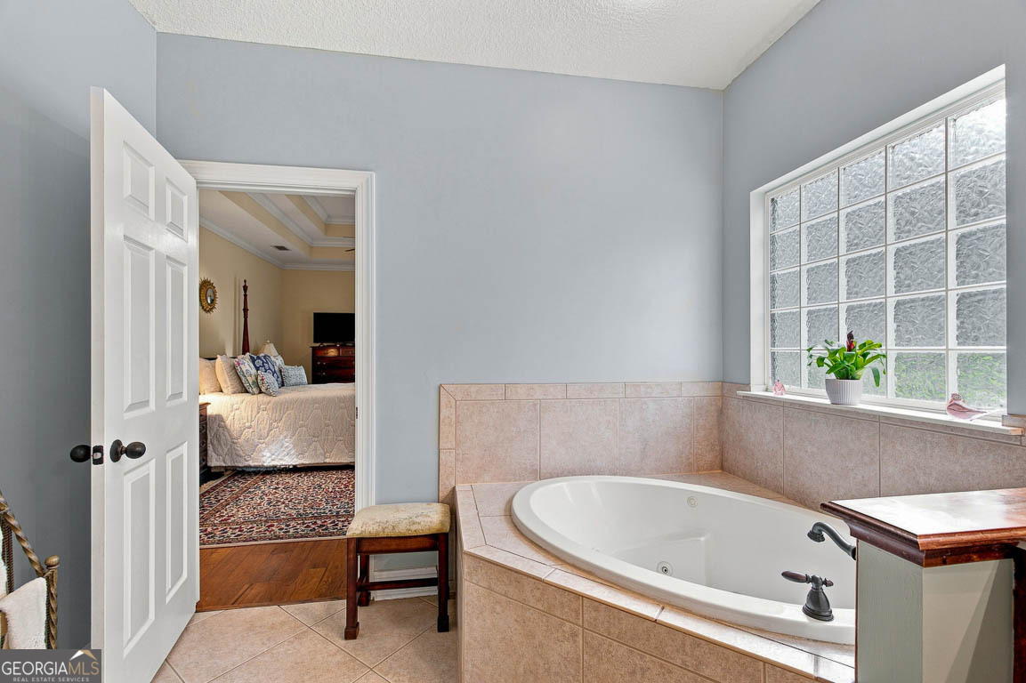 138 Drakes Landing Property Photo 24