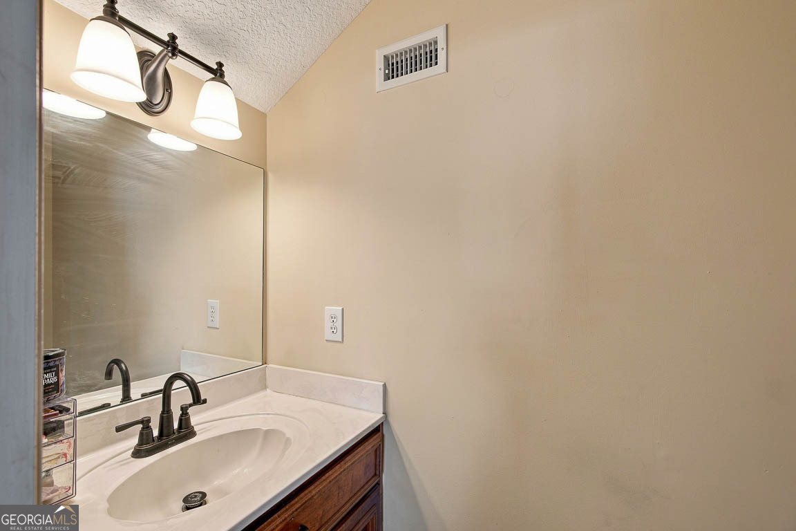 138 Drakes Landing Property Photo 33