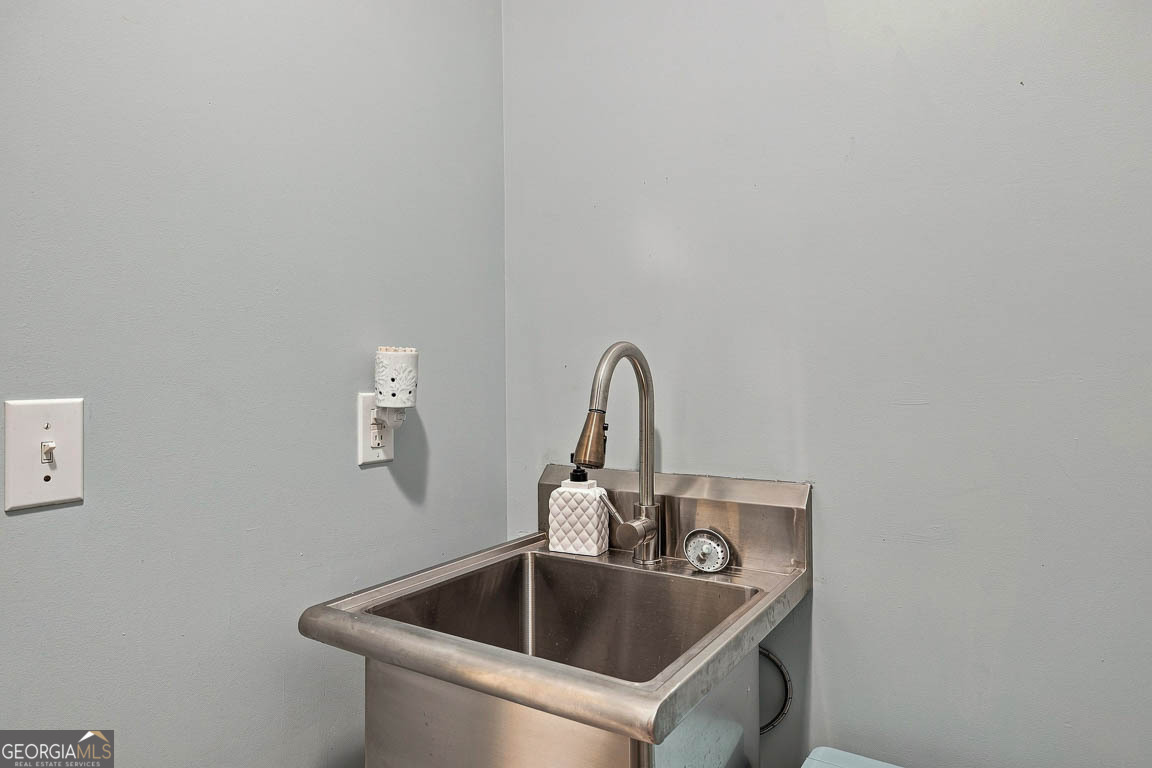 138 Drakes Landing Property Photo 36