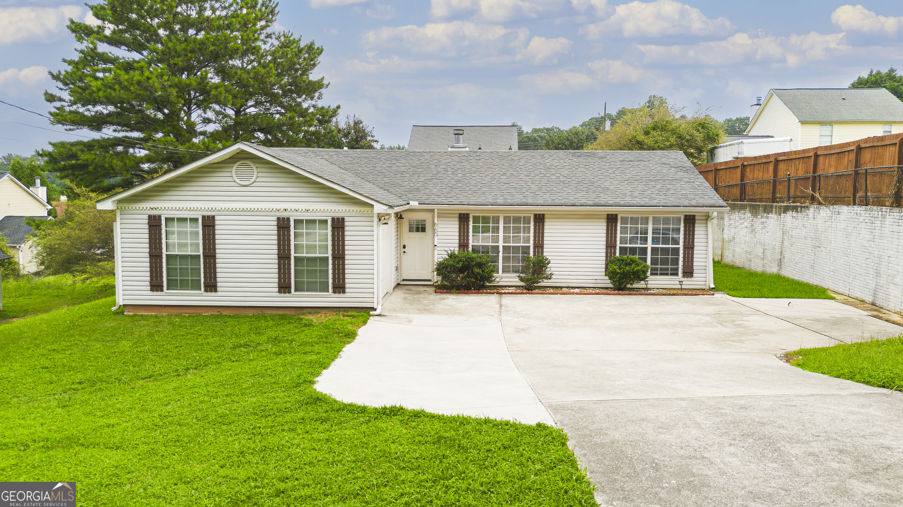660 Morrow Road Property Photo 1