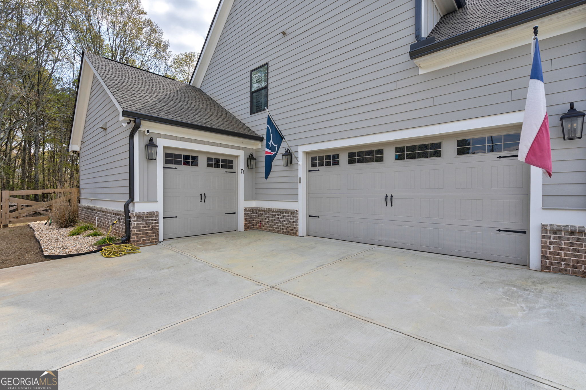 2100 Stonegate Way Property Photo 11