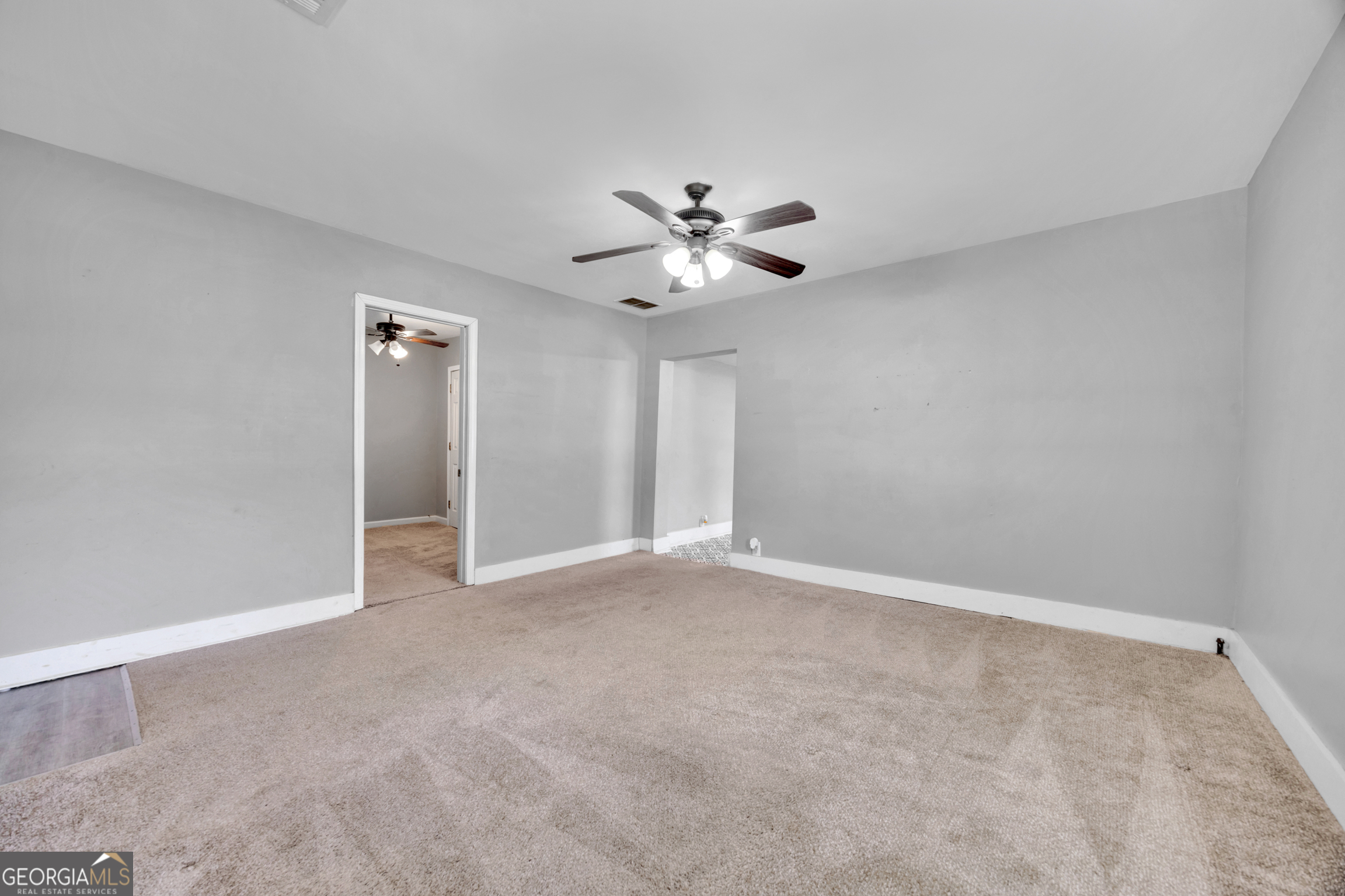 2089 Highway 81 S Property Photo 8