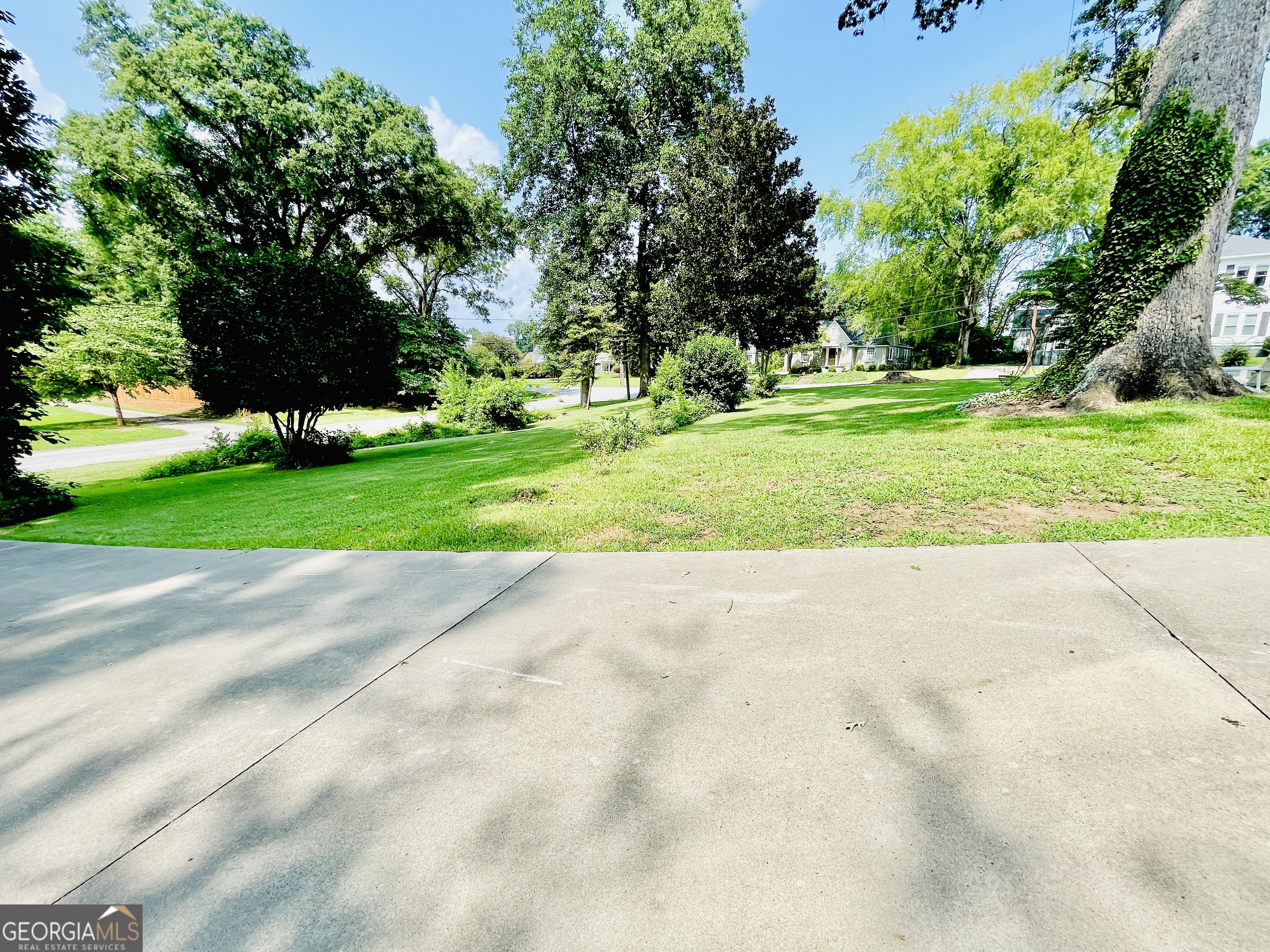 1711 S Holly Street Property Photo 7