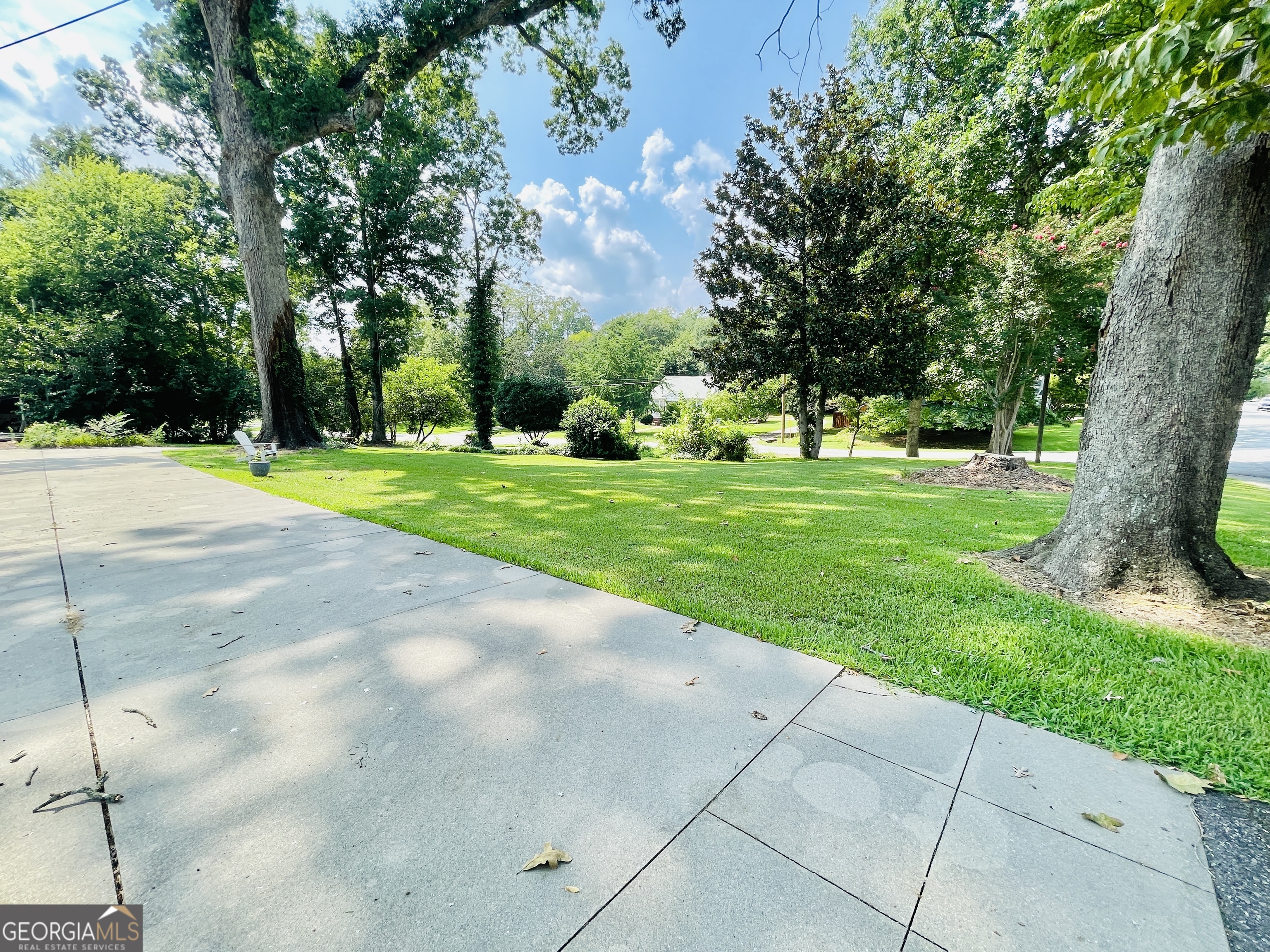 1711 S Holly Street Property Photo 8