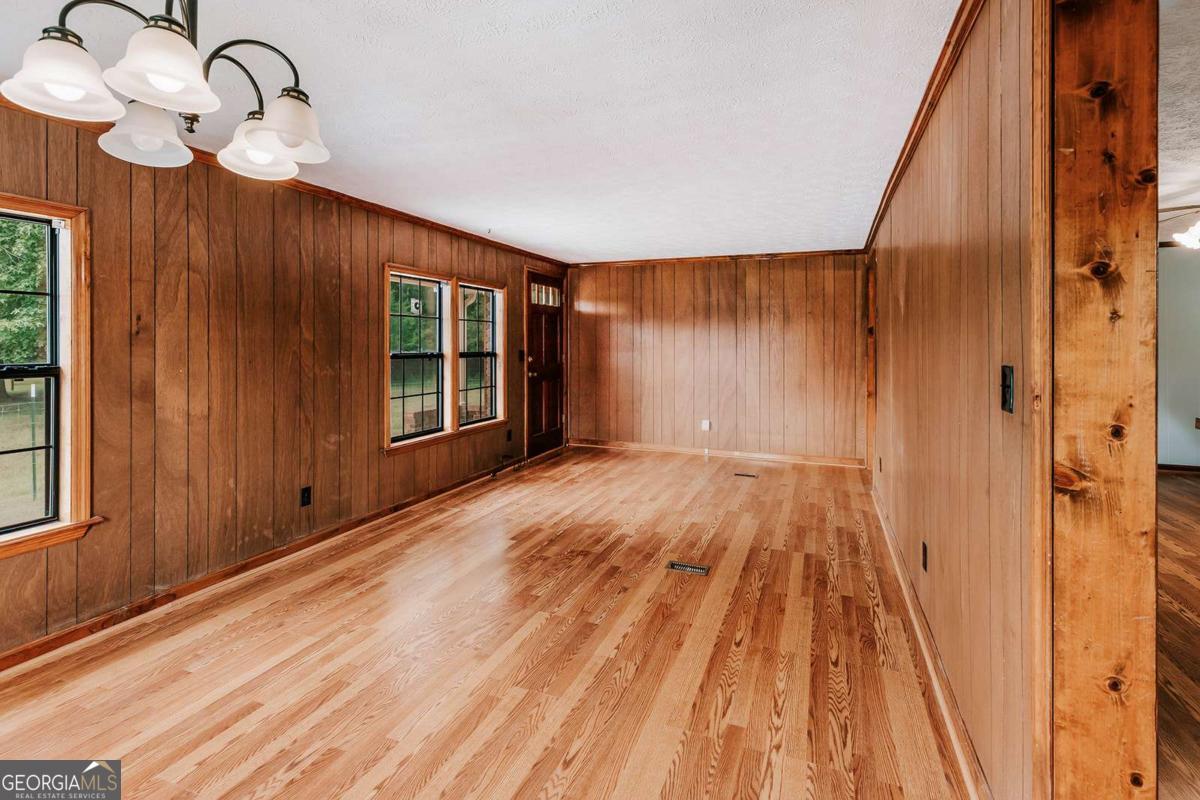621 Elberton Road Property Photo 7