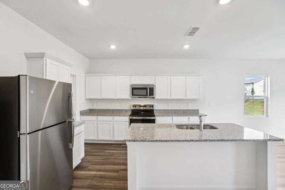 78 Ellenore Drive Property Photo 3