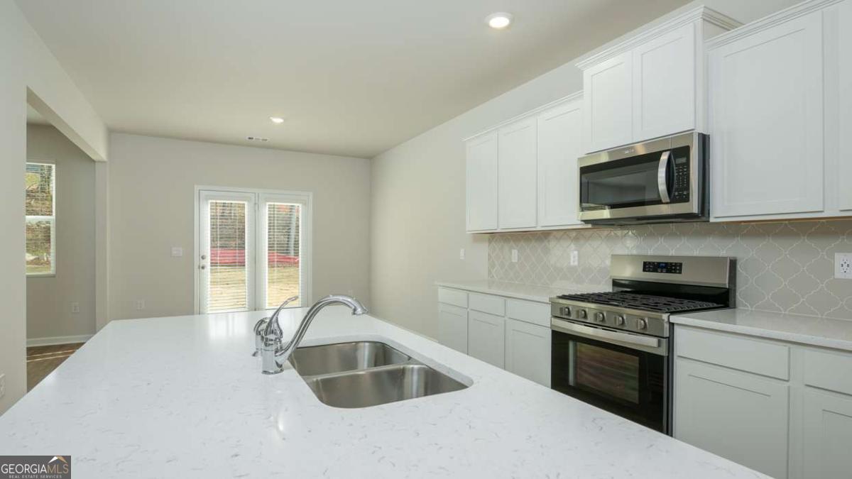 2241 Edgecombe Lane Property Photo 12