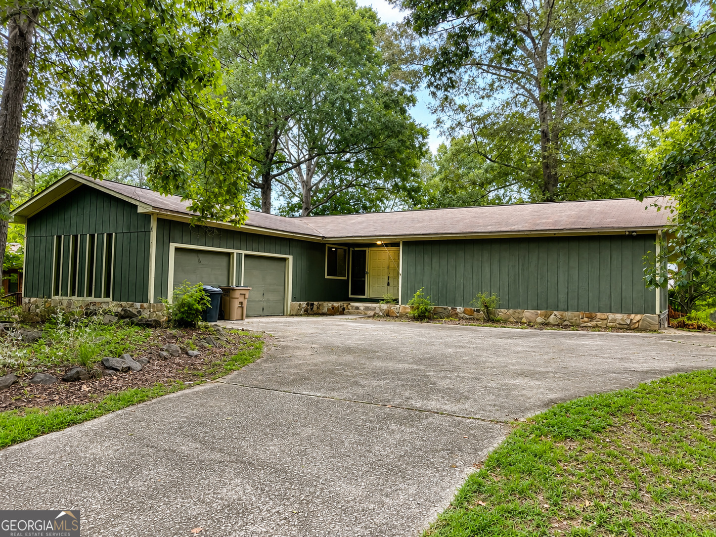 2284 Camden Court Property Photo 1