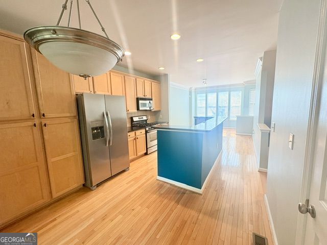 1073 Park Row North Property Photo 3