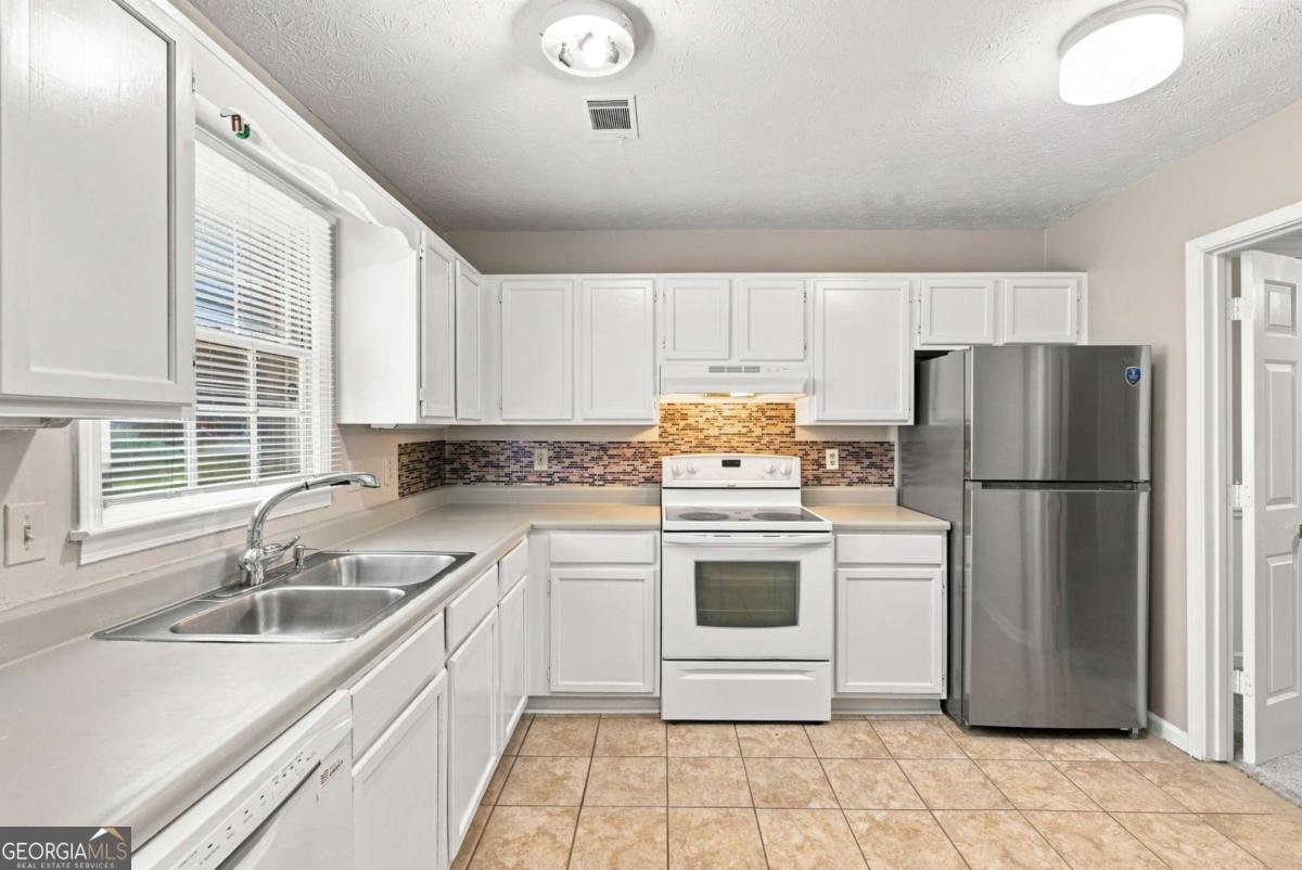 136 Sterling Court Property Photo 7
