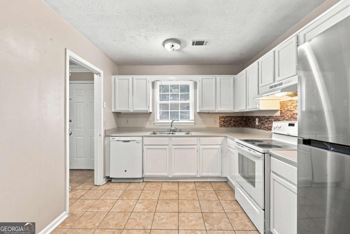 136 Sterling Court Property Photo 8