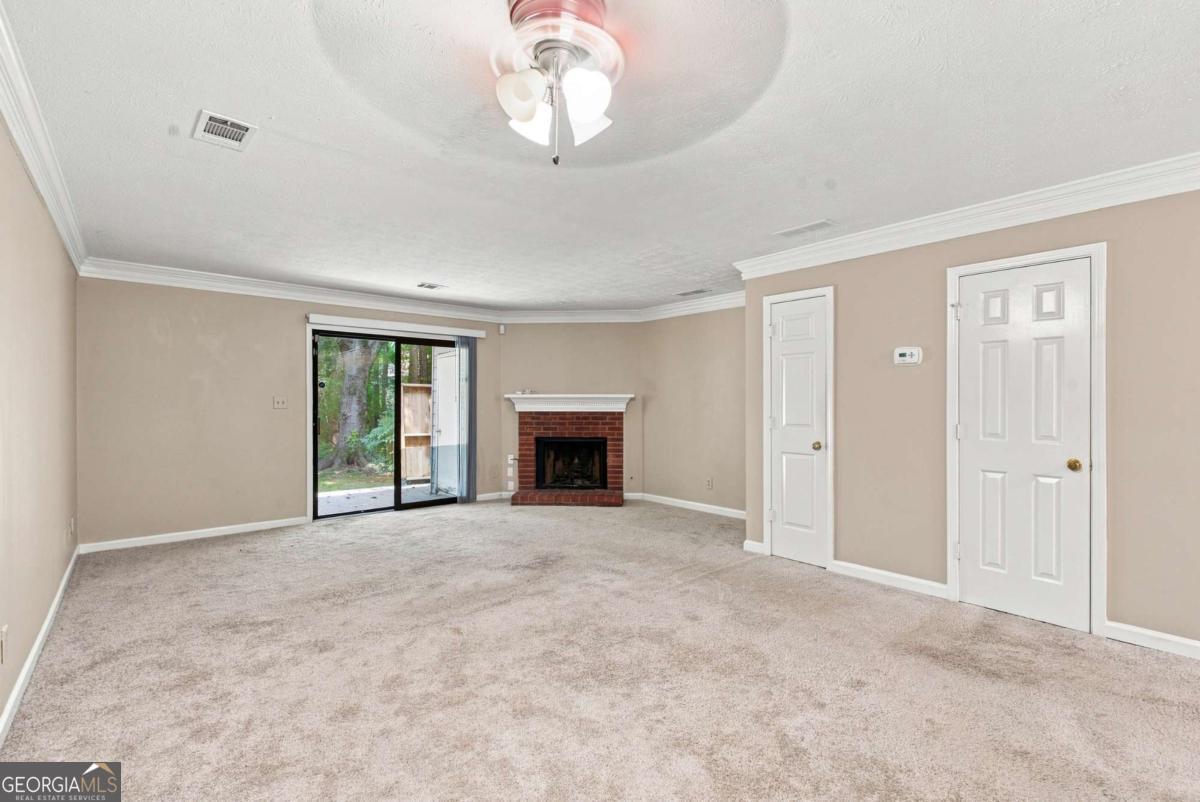 136 Sterling Court Property Photo 10