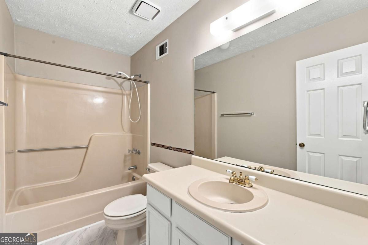 136 Sterling Court Property Photo 18