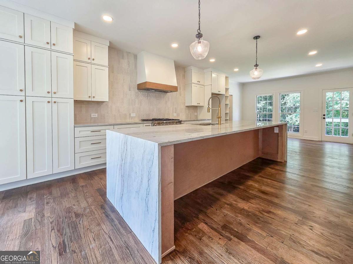 588 Lees Trace Sw Property Photo 4